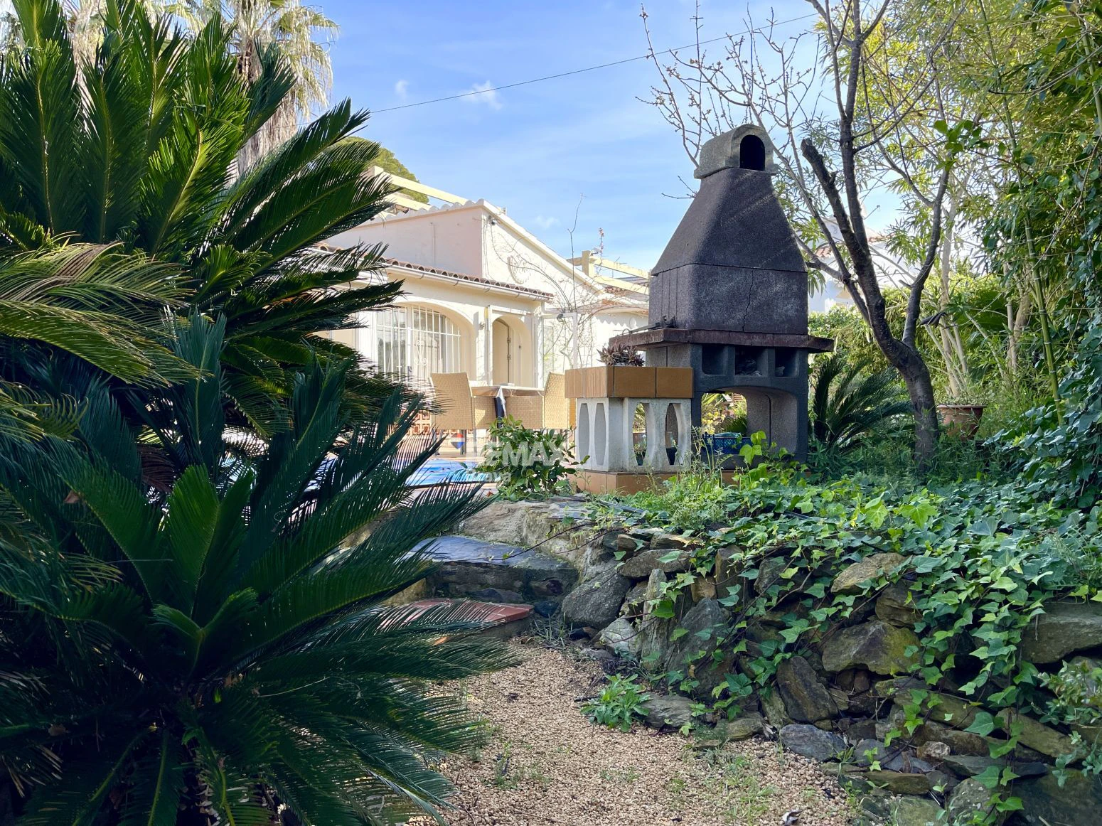 Villa de planta baja con piscina privada y gran rentabilidad en Roses
