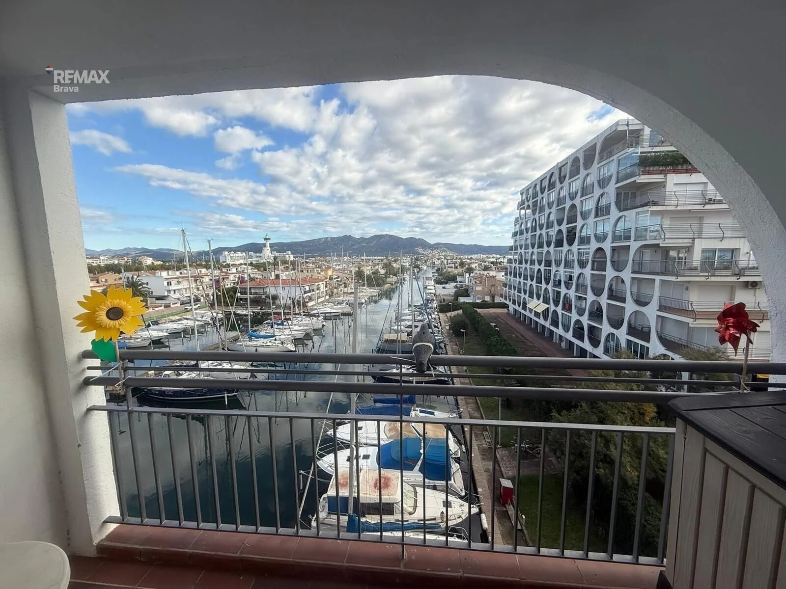 EMPURIABRAVA - Apartamento tipo Dúplex - Primera línea de mar con vistas excepcionales.