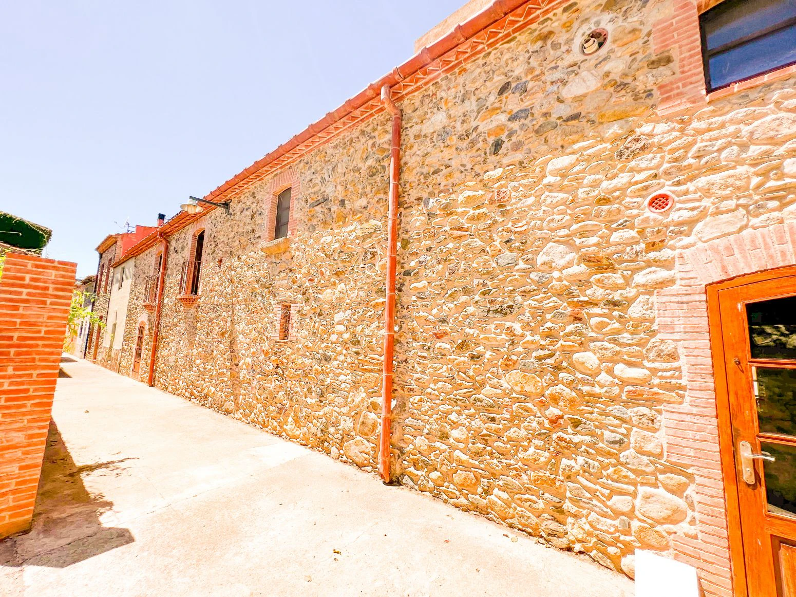 Histórica casa con terreno anexo en Mollet de Peralada con