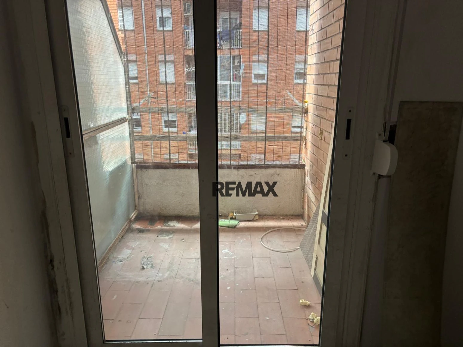 Amplio piso de 4 habitaciones para reformar en Sant Narcís, Girona