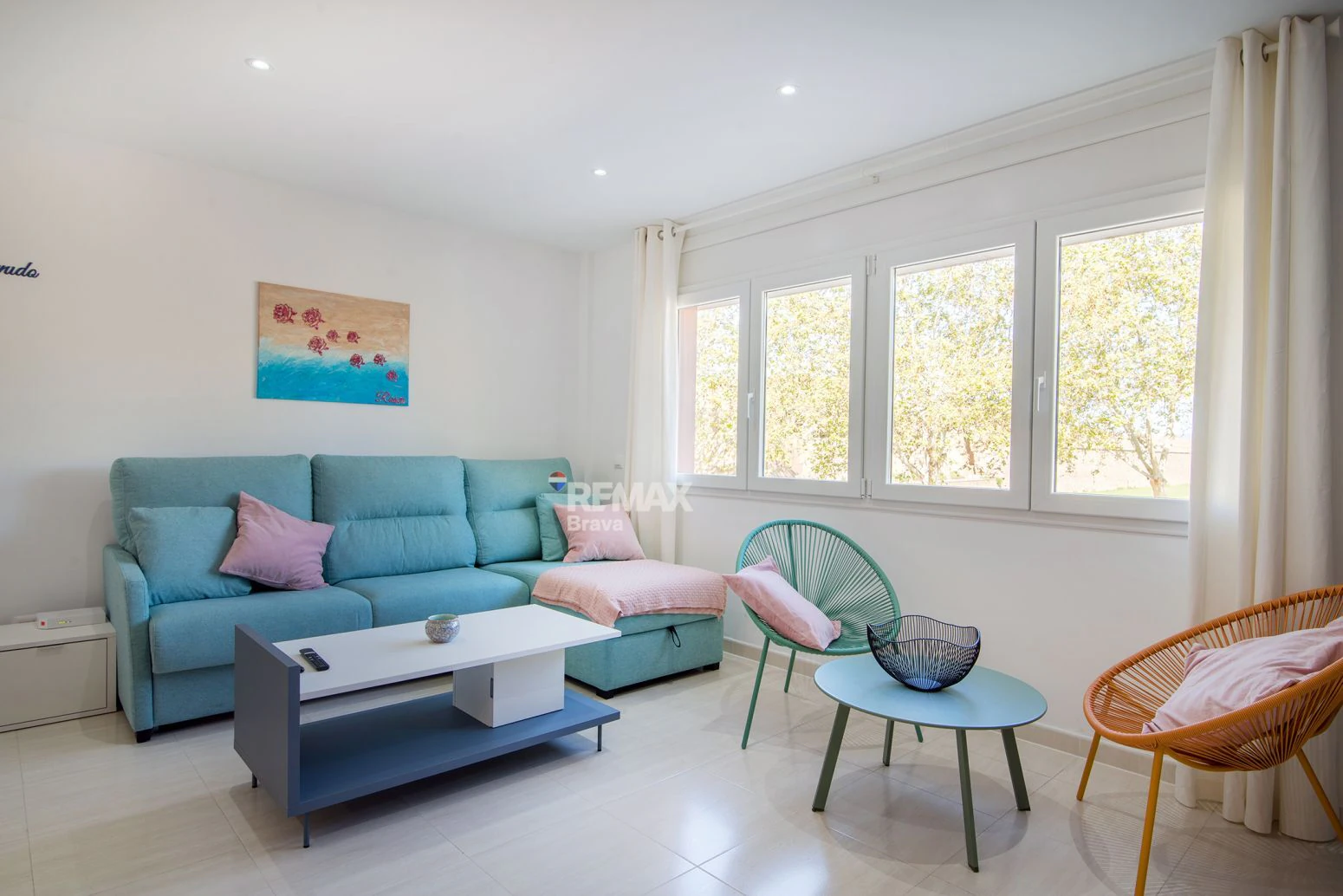 Luminoso apartamento con licencia turística, gran terraza y parking a pocos metros de la playa de Roses