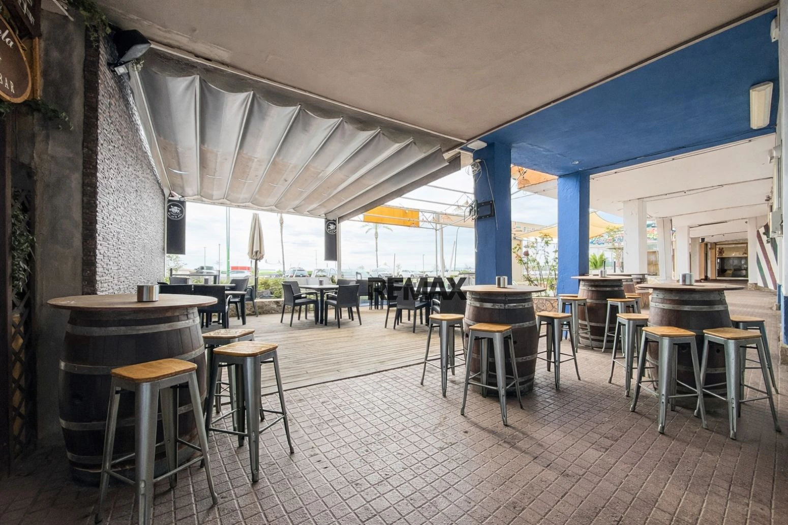 Restaurante Bar en traspaso en Empuriabrava en primera línea del mar