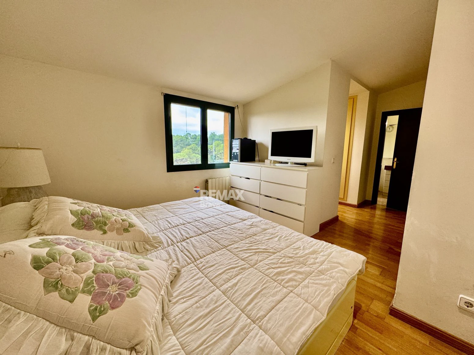 Exclusiva villa con piscina y vistas al golf a 15 minutos de Girona