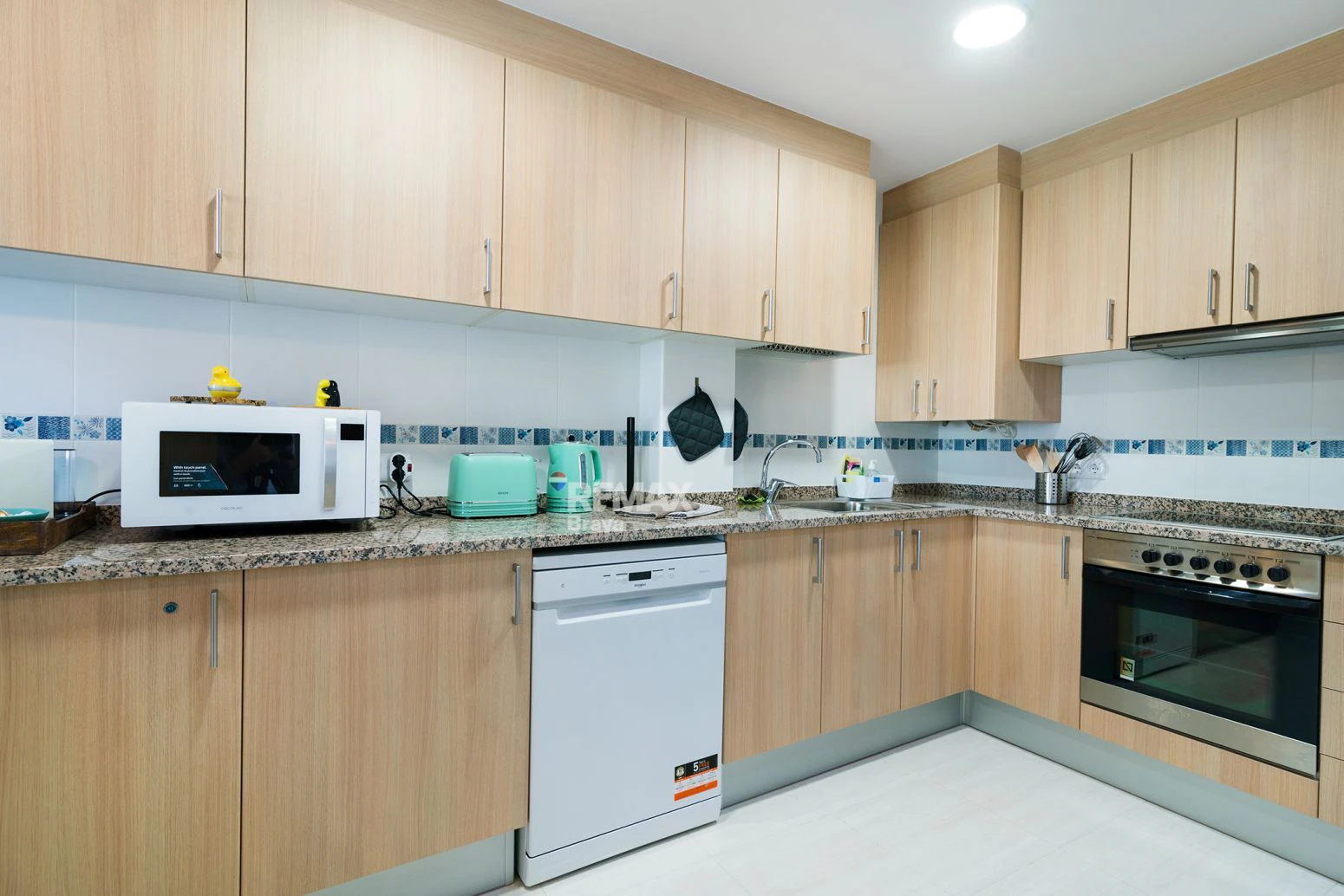 Luminoso apartamento con licencia turística, gran terraza y parking a pocos metros de la playa de Roses