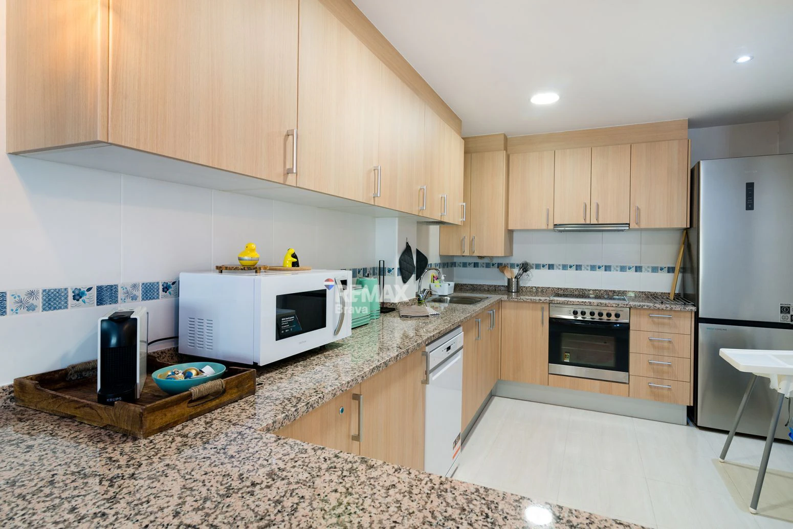 Luminoso apartamento con licencia turística, gran terraza y parking a pocos metros de la playa de Roses