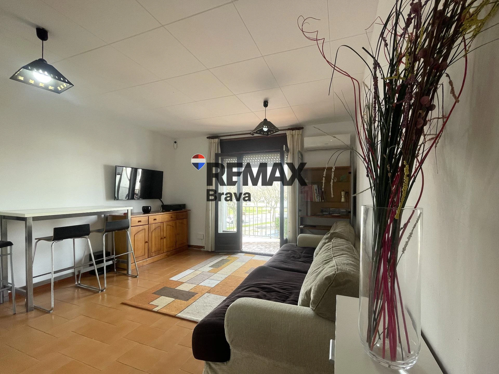 Luminoso apartamento con vistas al canal en Empuriabrava