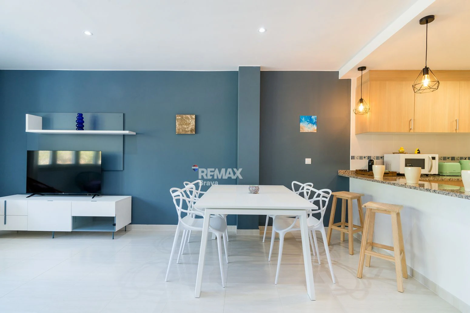 Luminoso apartamento con licencia turística, gran terraza y parking a pocos metros de la playa de Roses