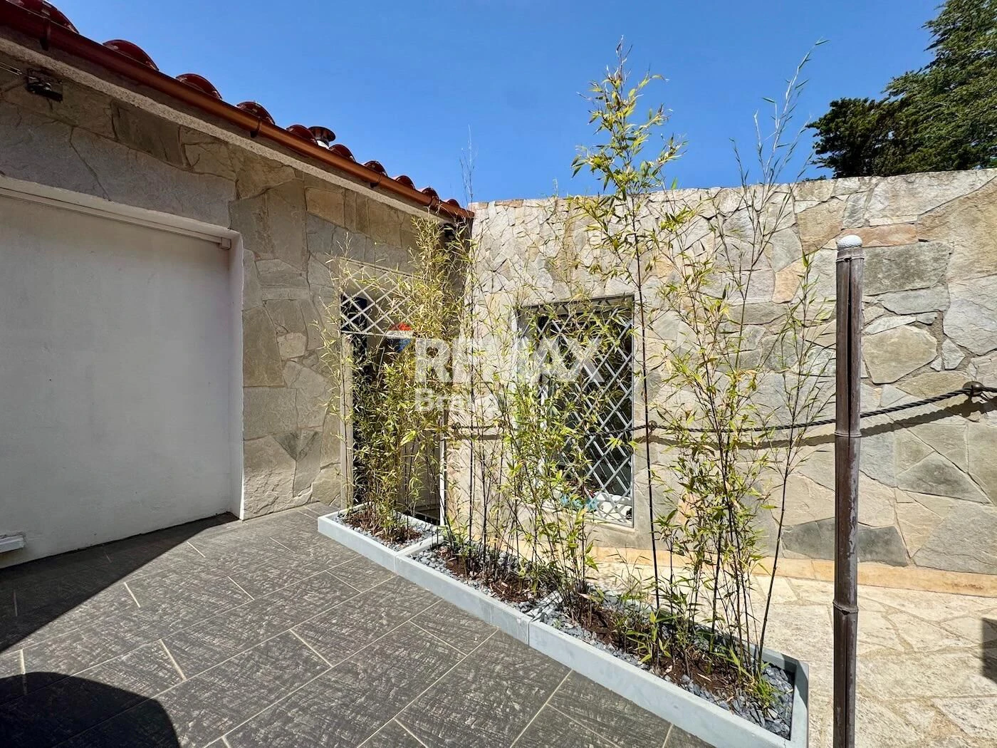 Fantastica villa en Roses con vistas al mar y Castillo de la Trinidad, piscina privada y garaje.