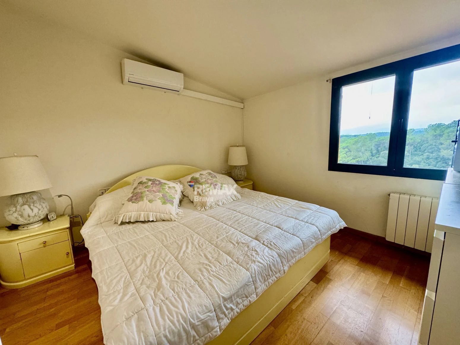 Exclusiva villa con piscina y vistas al golf a 15 minutos de Girona