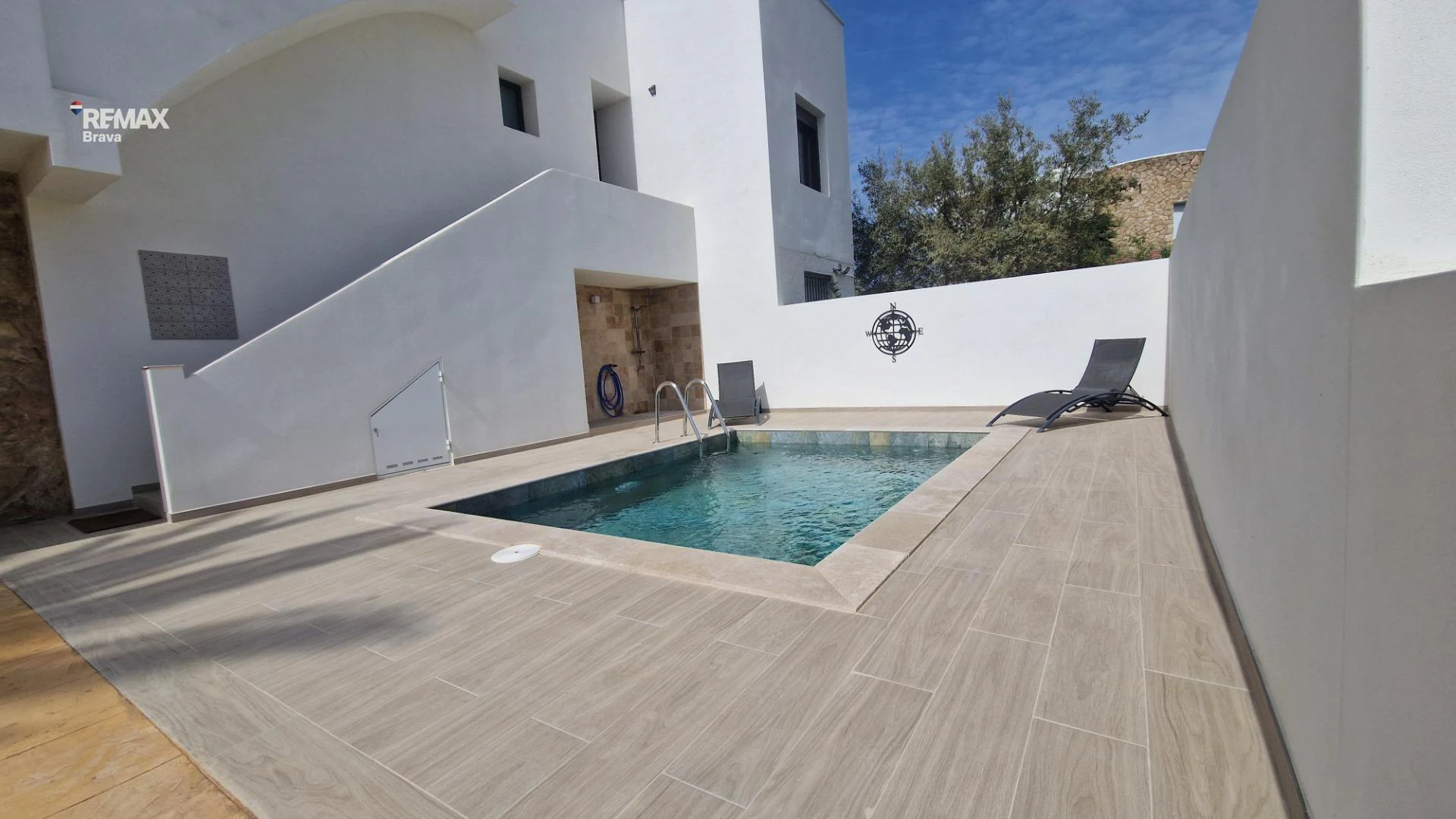 Apartamento con jardín y piscina propios en Empuriabrava
