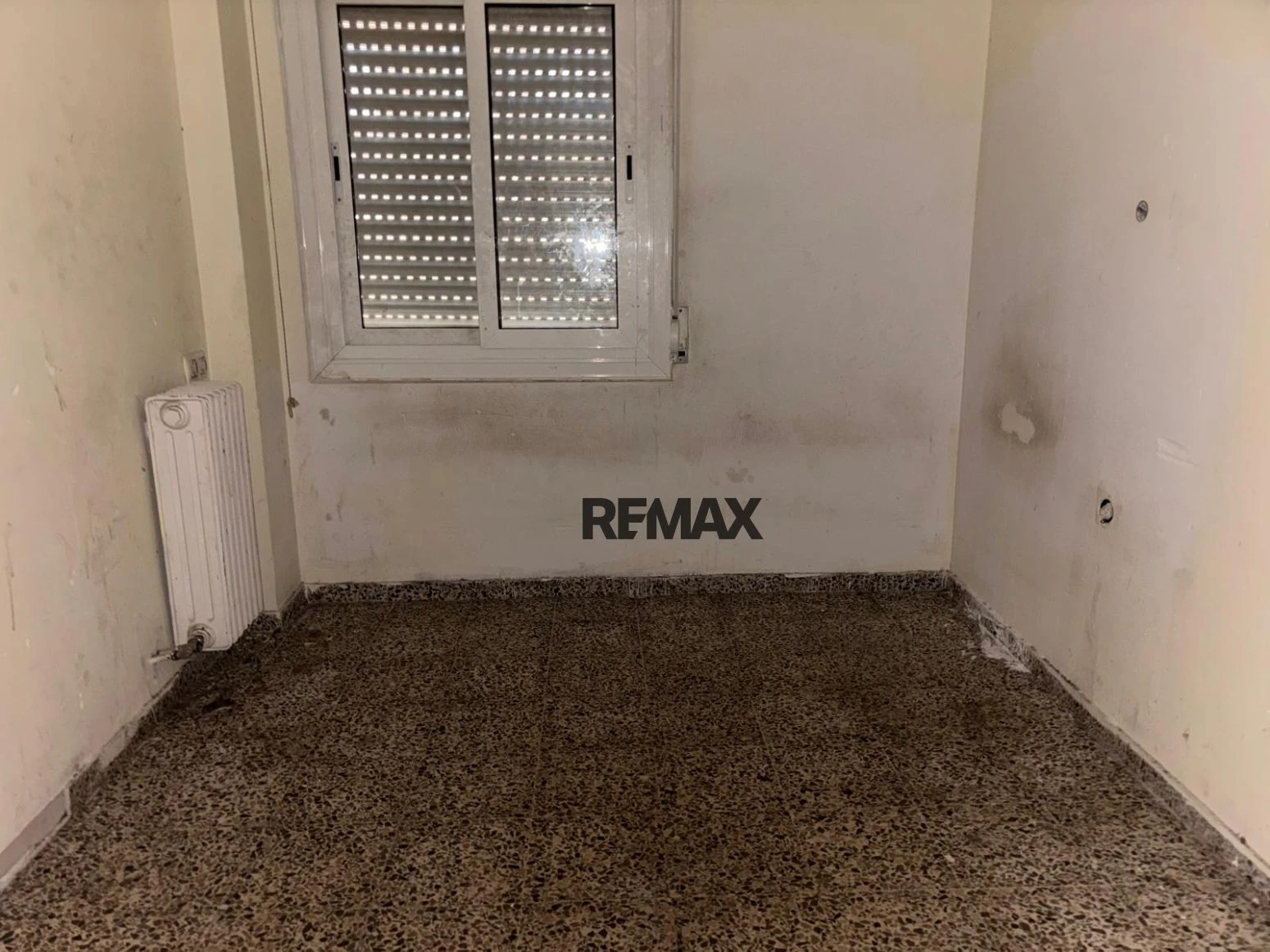 Amplio piso de 4 habitaciones para reformar en Sant Narcís, Girona