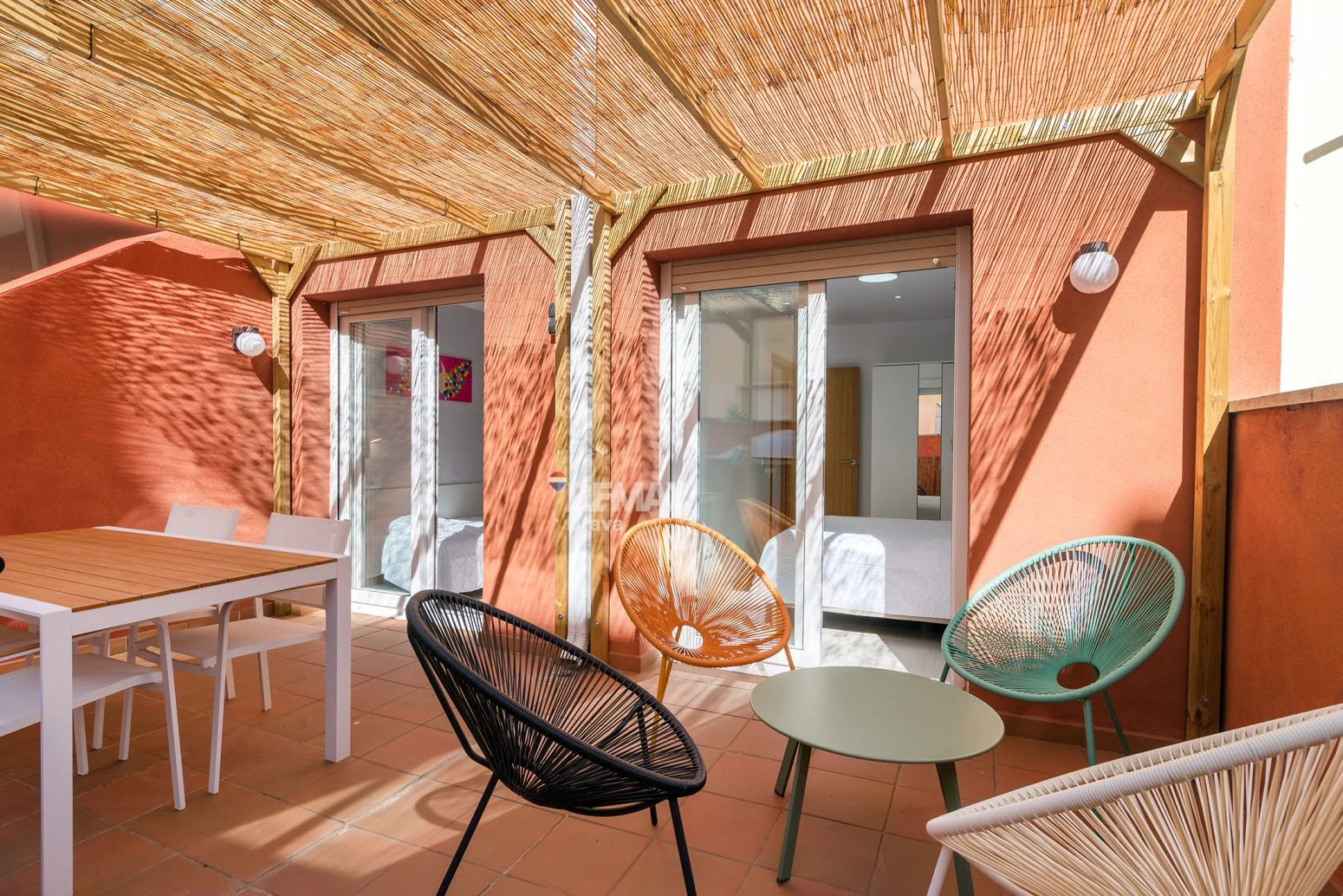 Luminoso apartamento con licencia turística, gran terraza y parking a pocos metros de la playa de Roses
