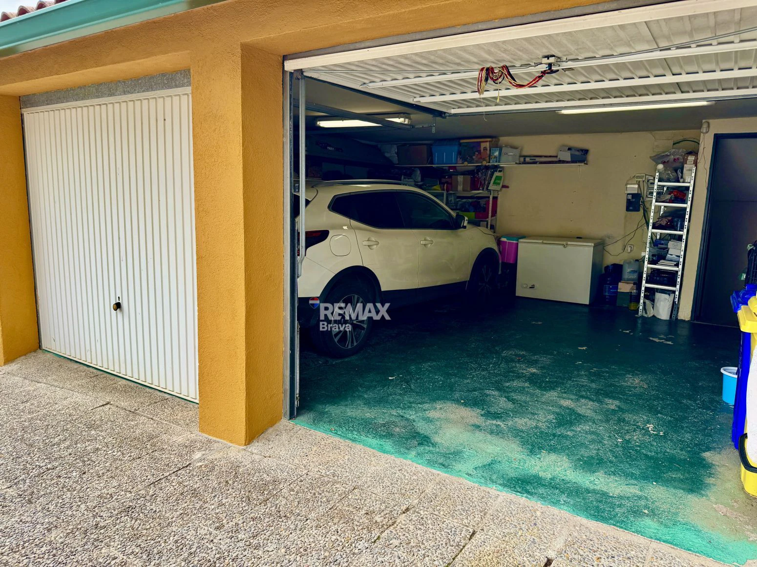 Exclusiva villa con piscina y vistas al golf a 15 minutos de Girona