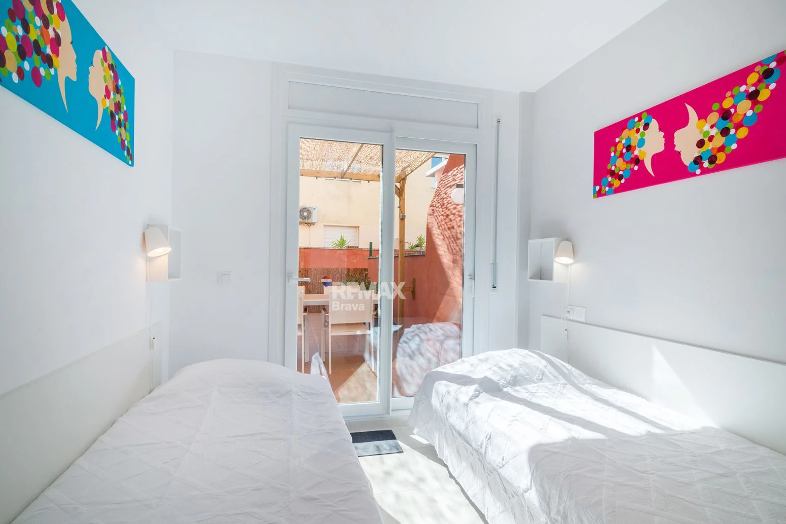 Luminoso apartamento con licencia turística, gran terraza y parking a pocos metros de la playa de Roses