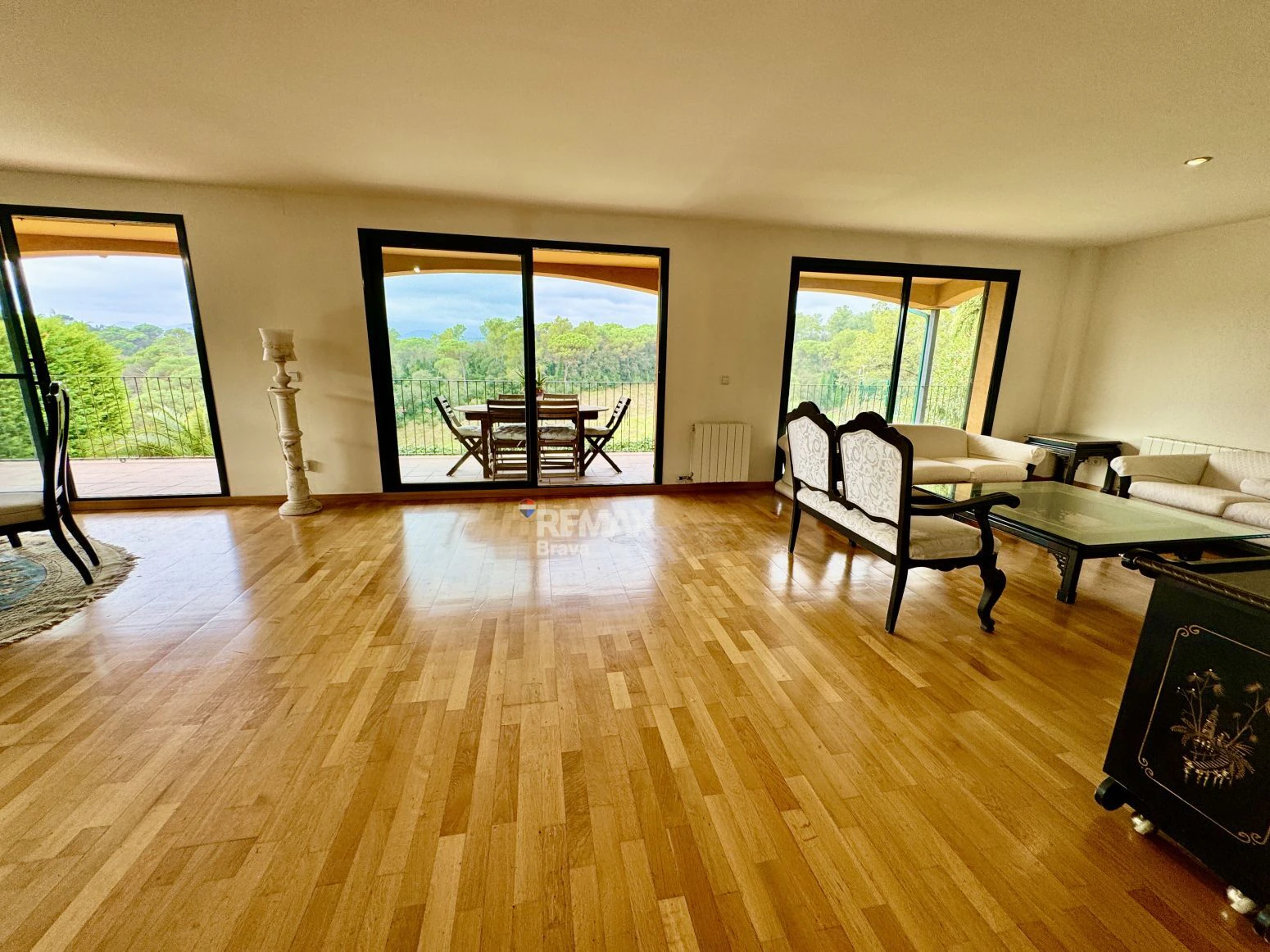 Exclusiva villa con piscina y vistas al golf a 15 minutos de Girona