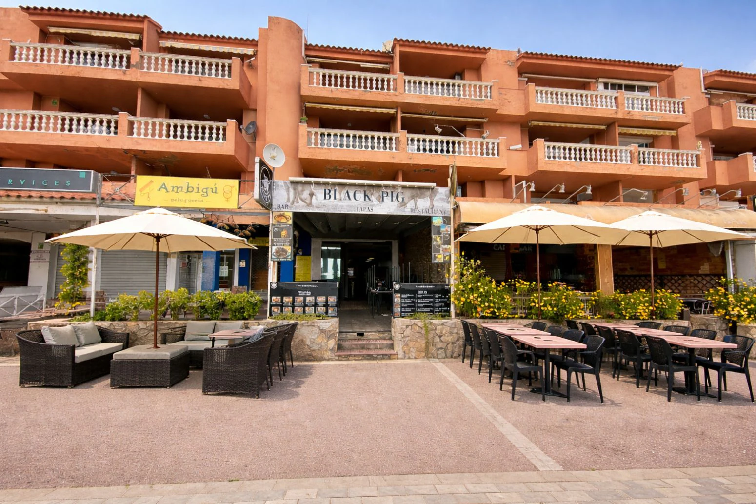 Restaurante Bar en traspaso en Empuriabrava en primera línea del mar