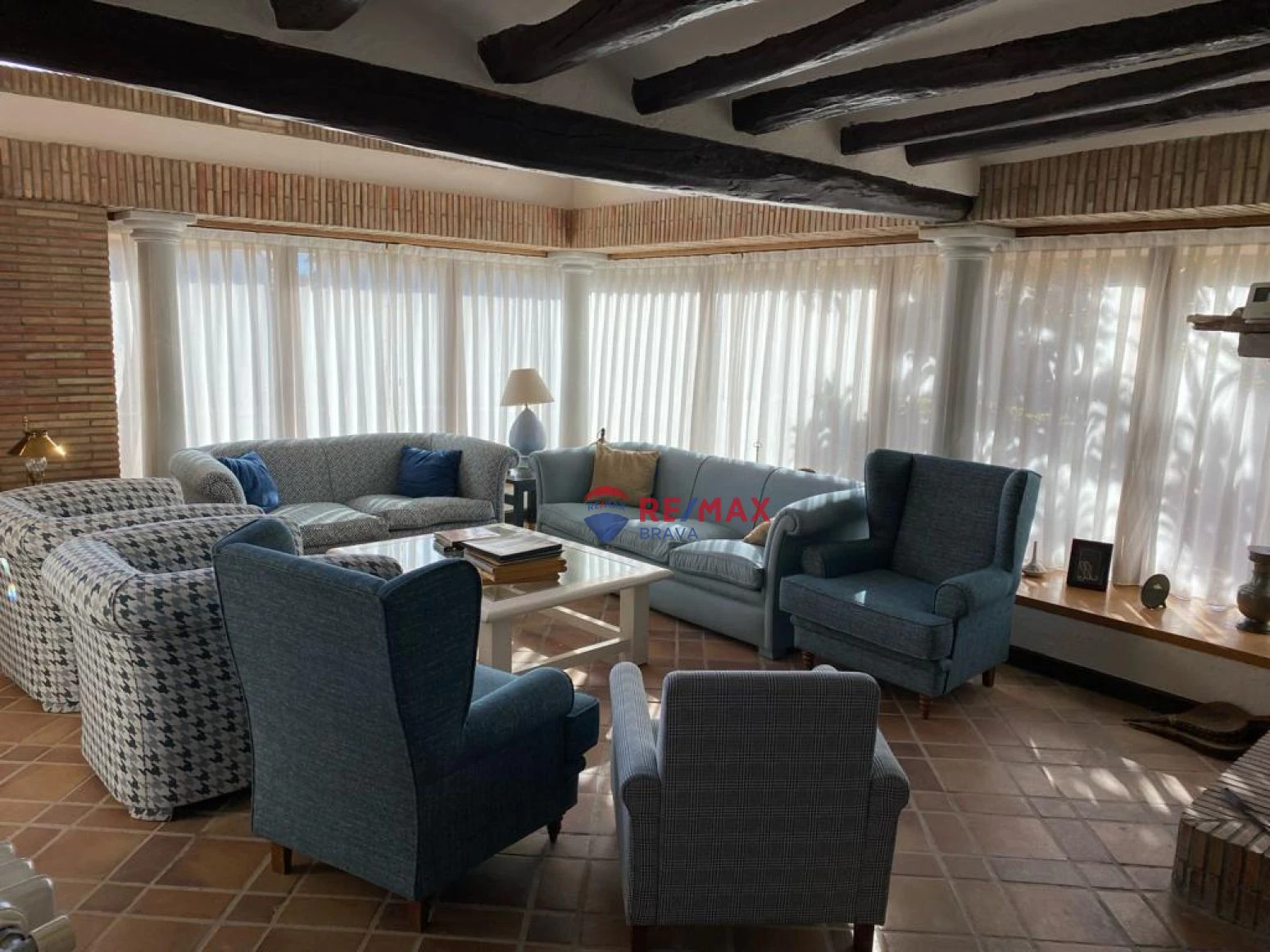 Casa de diseño antiguo en el centro del Pla de l´Estany