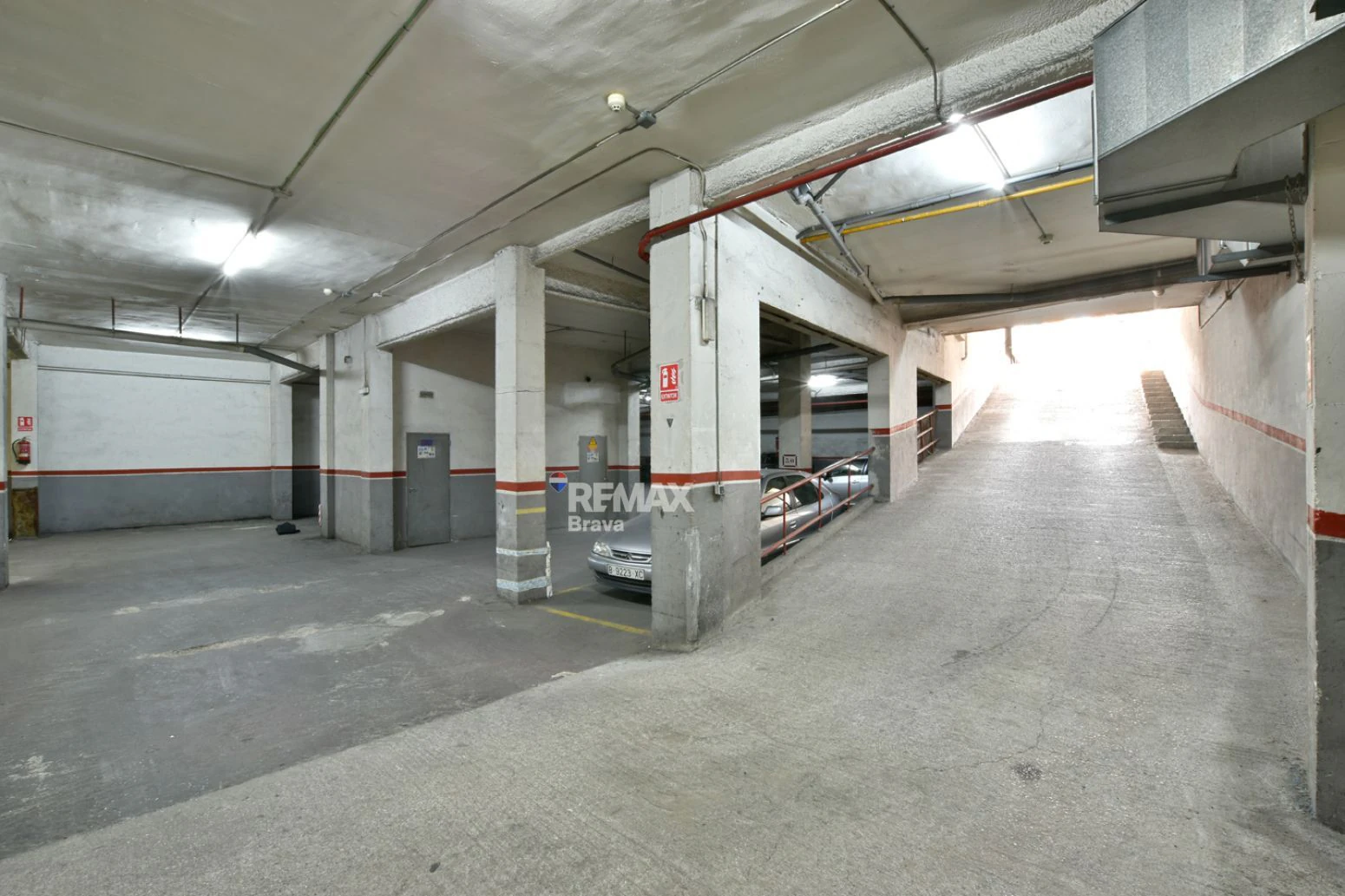 Plaza de parking en La Gavarra, Cornellà de Llobregat – Comodidad y excelente ubicación