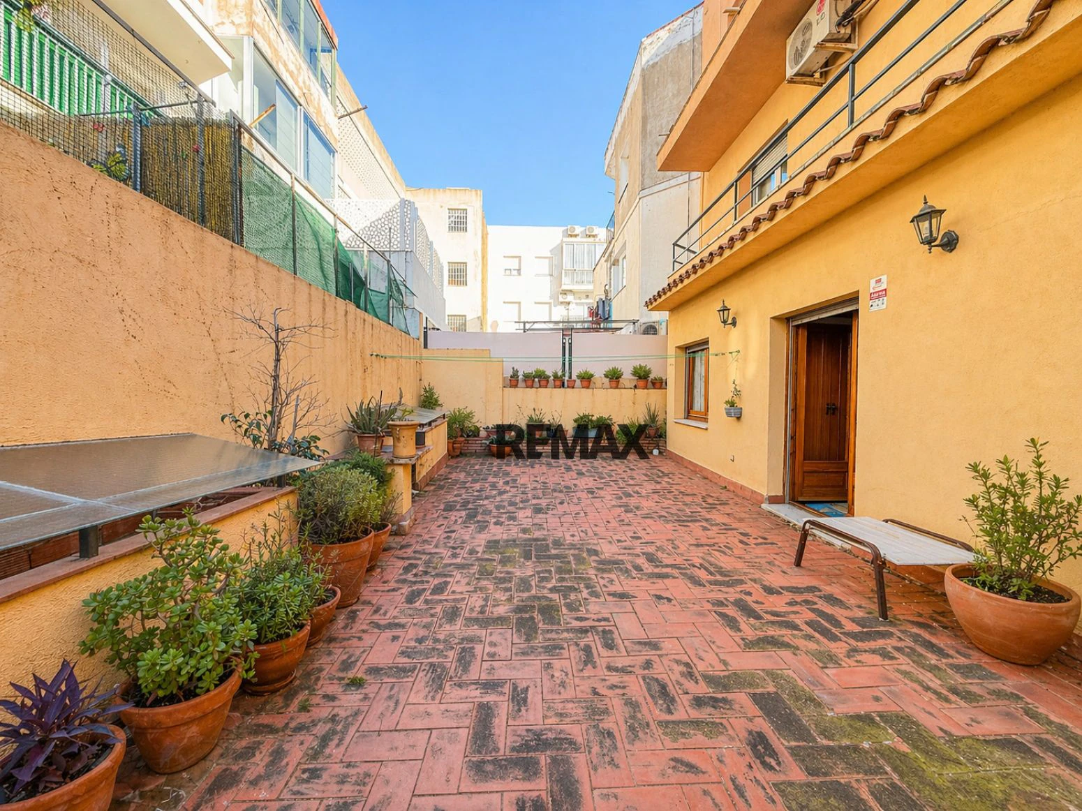 Excelente oportunidad de inversión: edificio con gran potencial en una ubicación estratégica de Roses