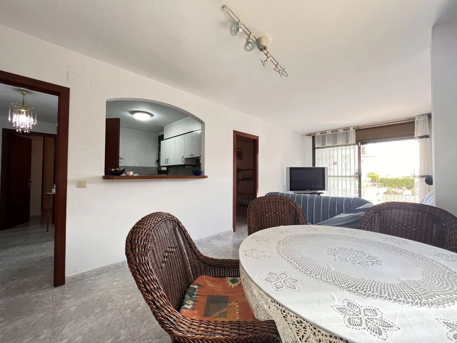 Precioso apartamento planta baja en Salatar, Roses, con una