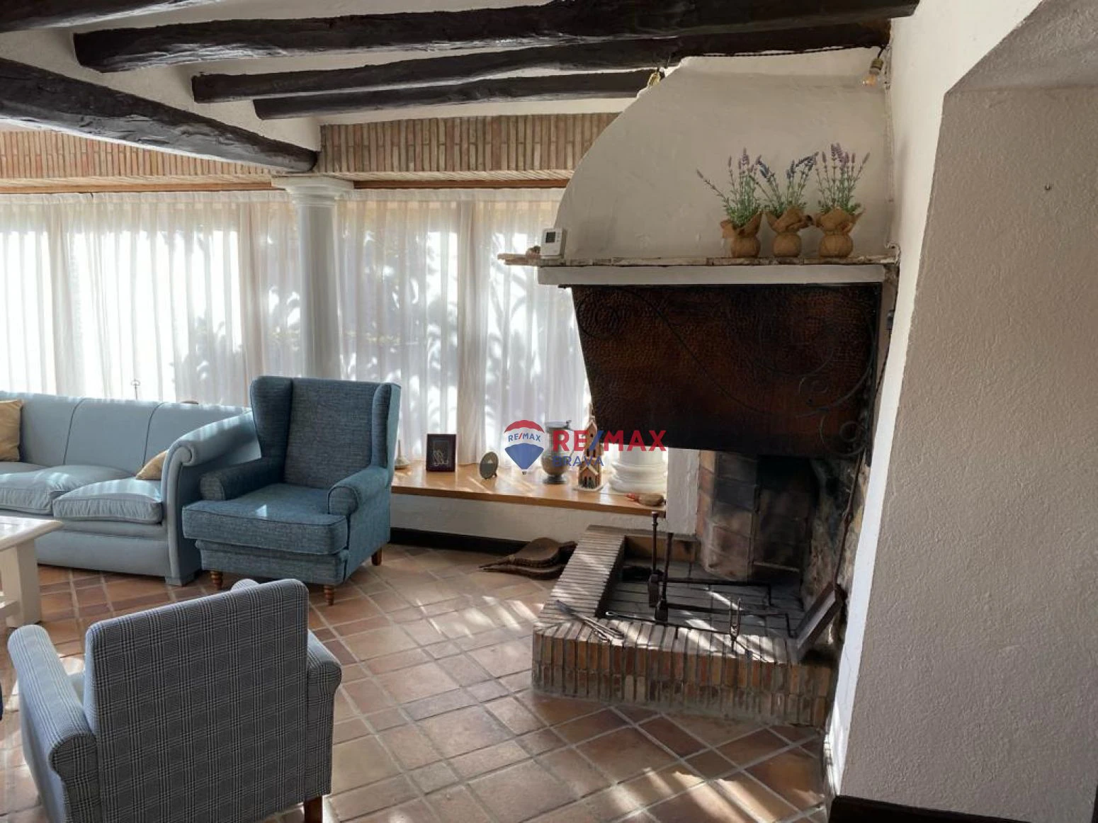 Casa de diseño antiguo en el centro del Pla de l´Estany