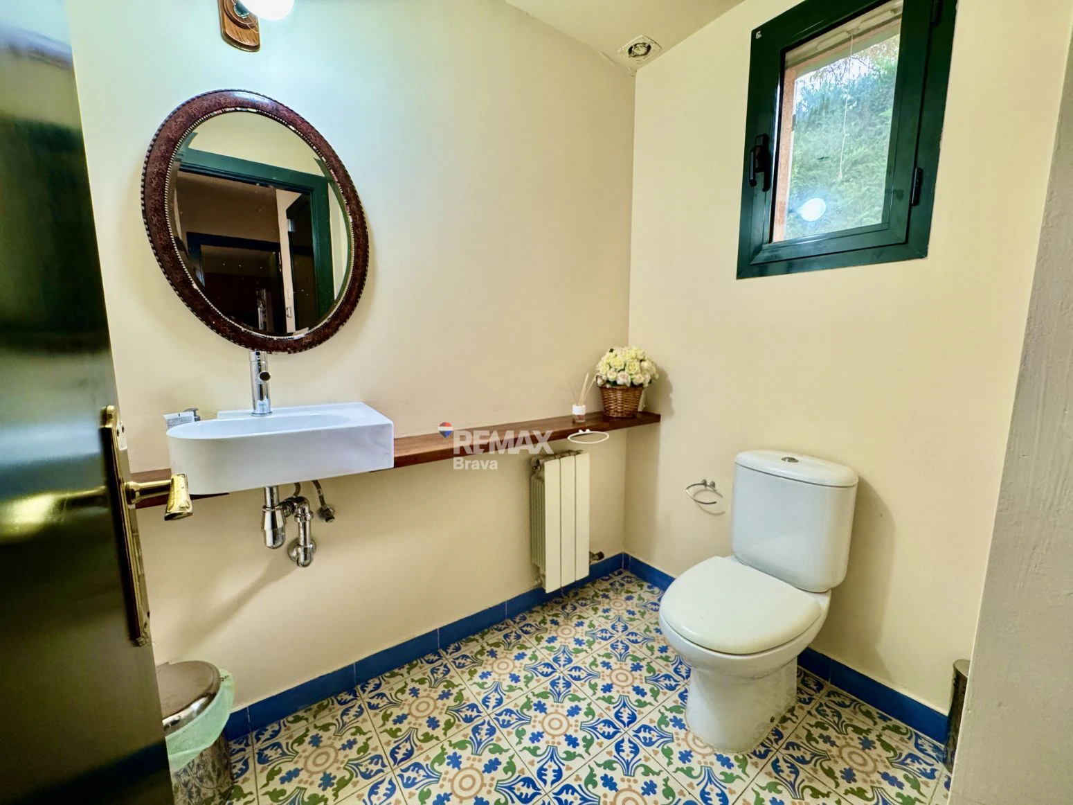 Exclusiva villa con piscina y vistas al golf a 15 minutos de Girona
