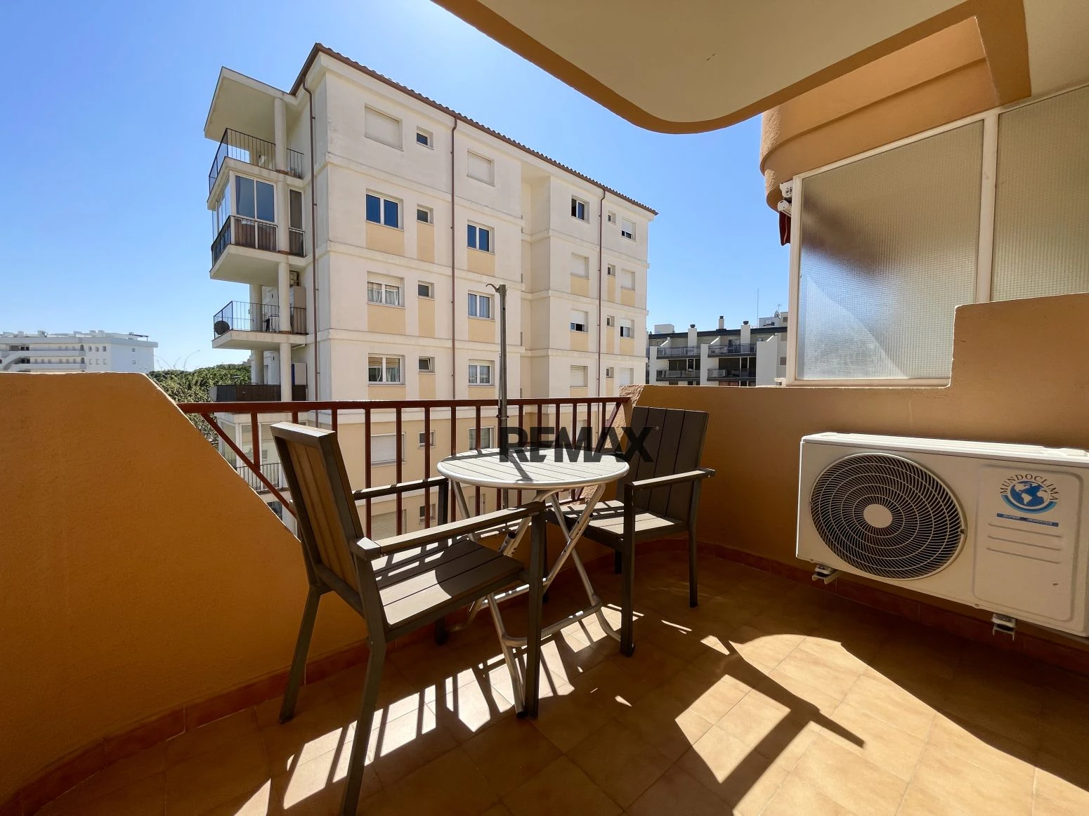 Apartamento con terraza y ascensor a pocos minutos de la playa en Santa Margarita – Roses