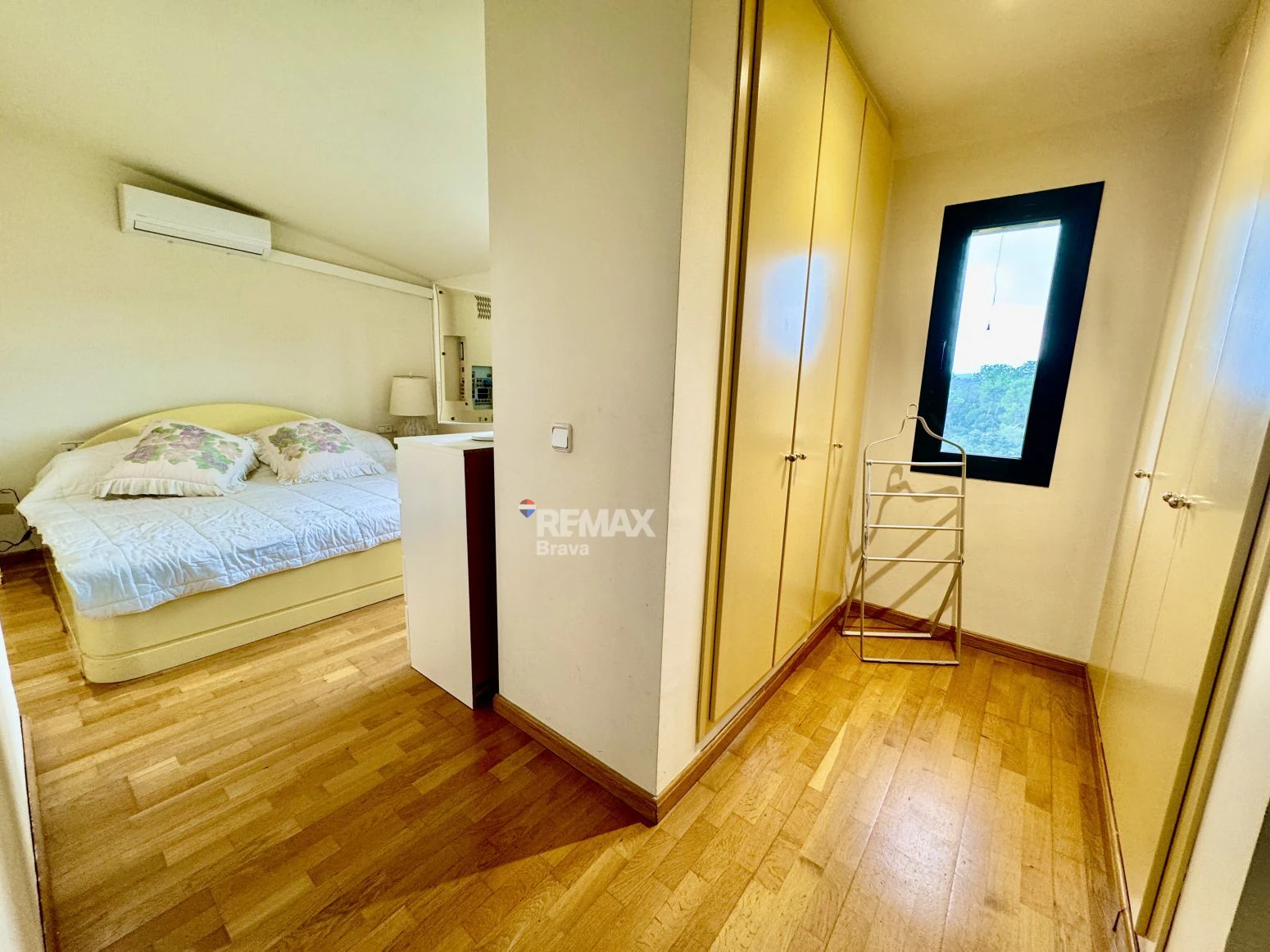 Exclusiva villa con piscina y vistas al golf a 15 minutos de Girona