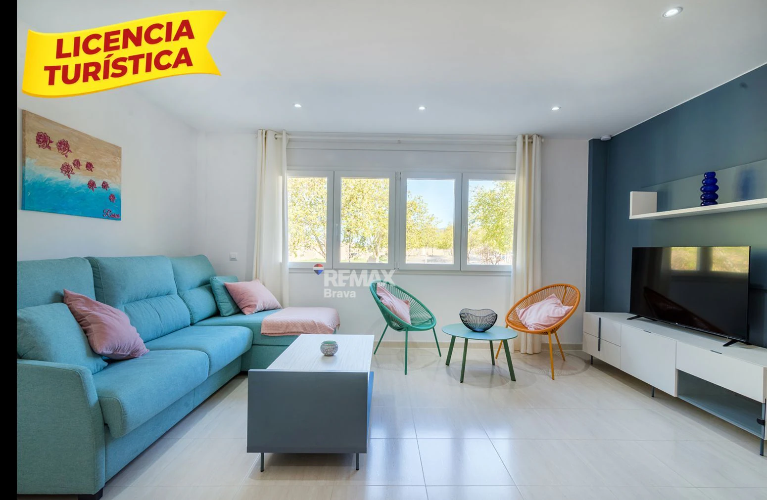 Luminoso apartamento con licencia turística, gran terraza y parking a pocos metros de la playa de Roses
