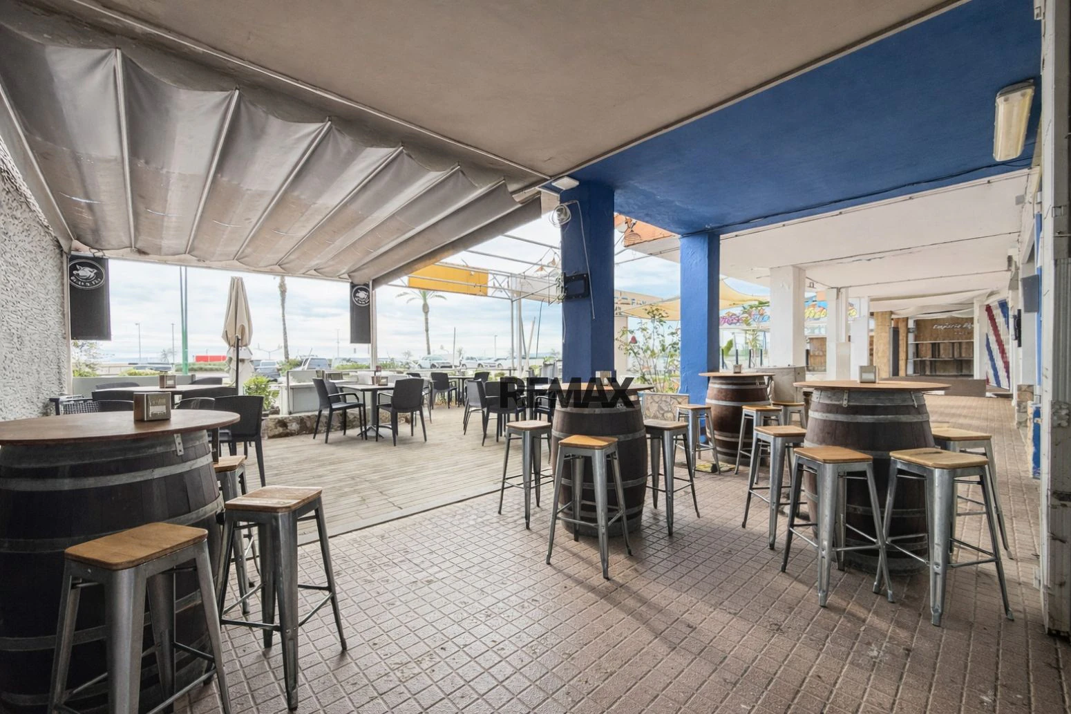 Restaurante Bar en traspaso en Empuriabrava en primera línea del mar