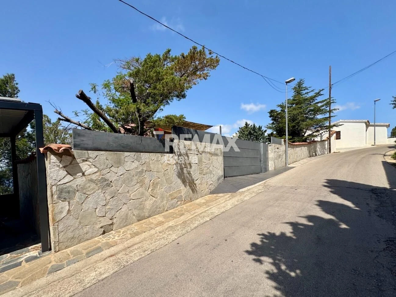 Fantastica villa en Roses con vistas al mar y Castillo de la Trinidad, piscina privada y garaje.