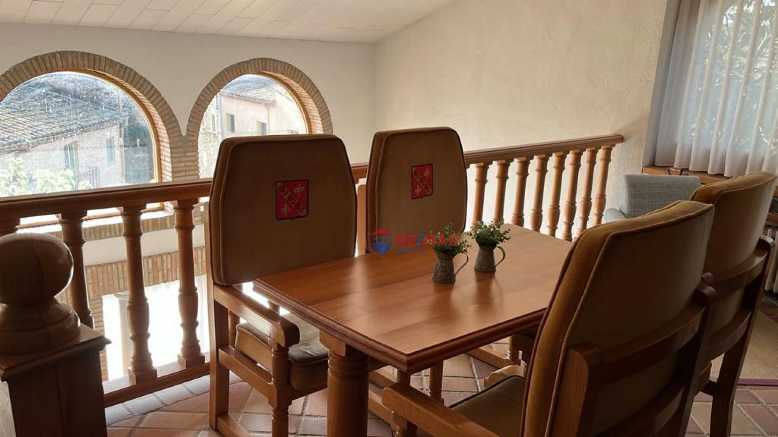 Casa de diseño antiguo en el centro del Pla de l´Estany