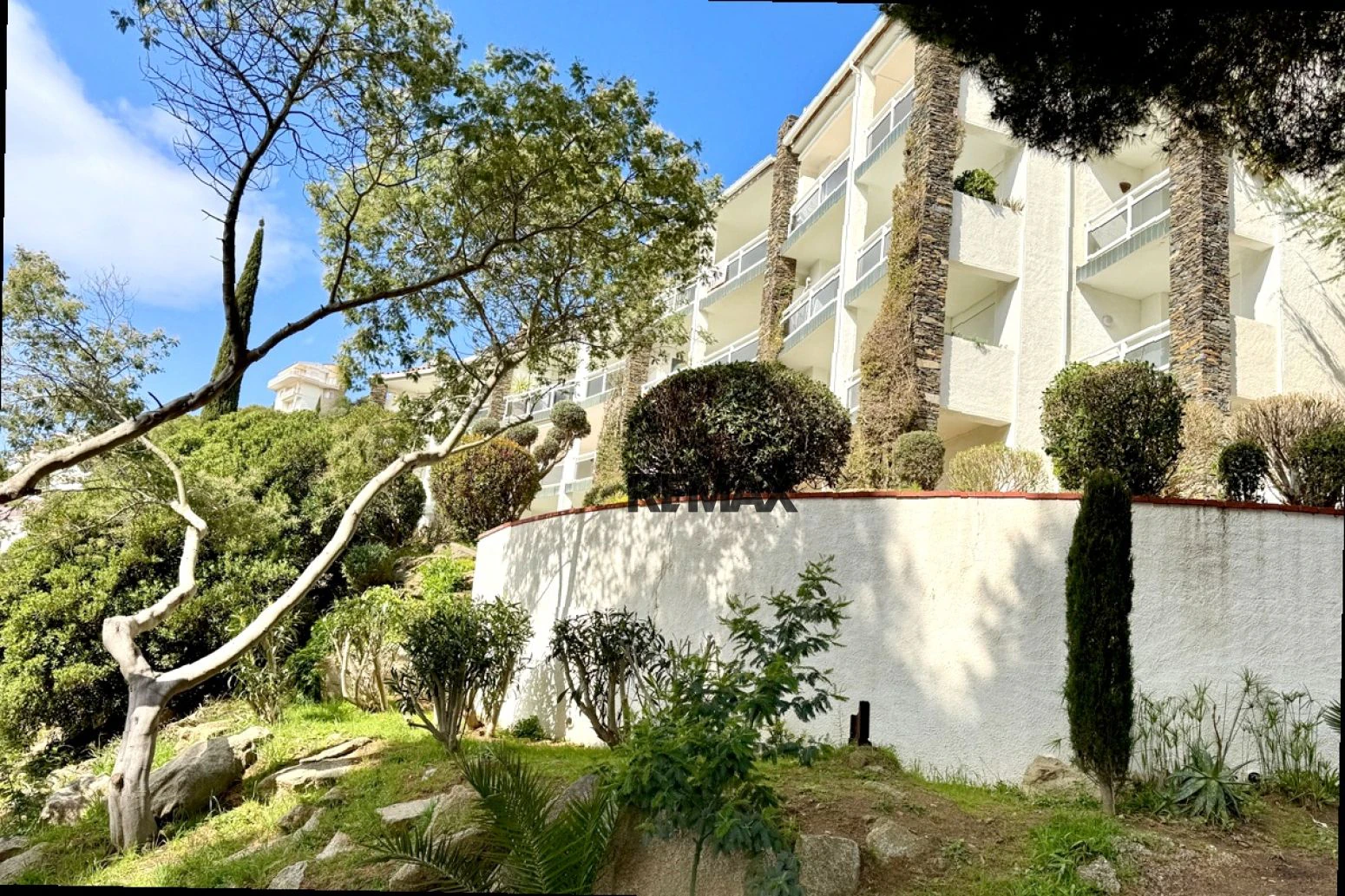Magnífico apartamento con vistas al Mediterráneo, terraza y parking junto a la playa de Canyelles