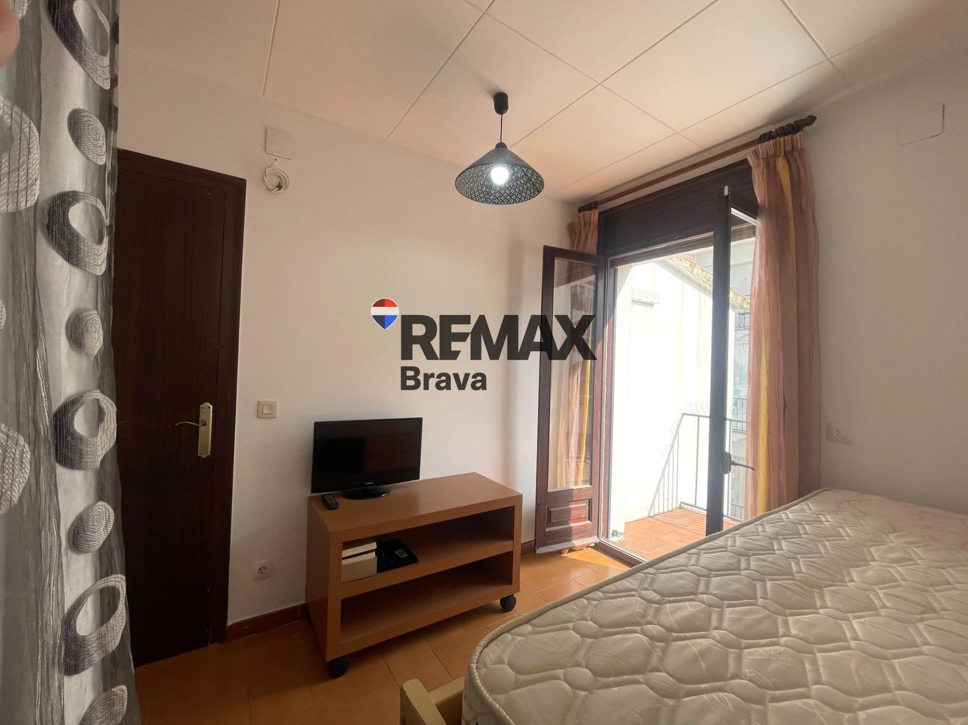 Luminoso apartamento con vistas al canal en Empuriabrava
