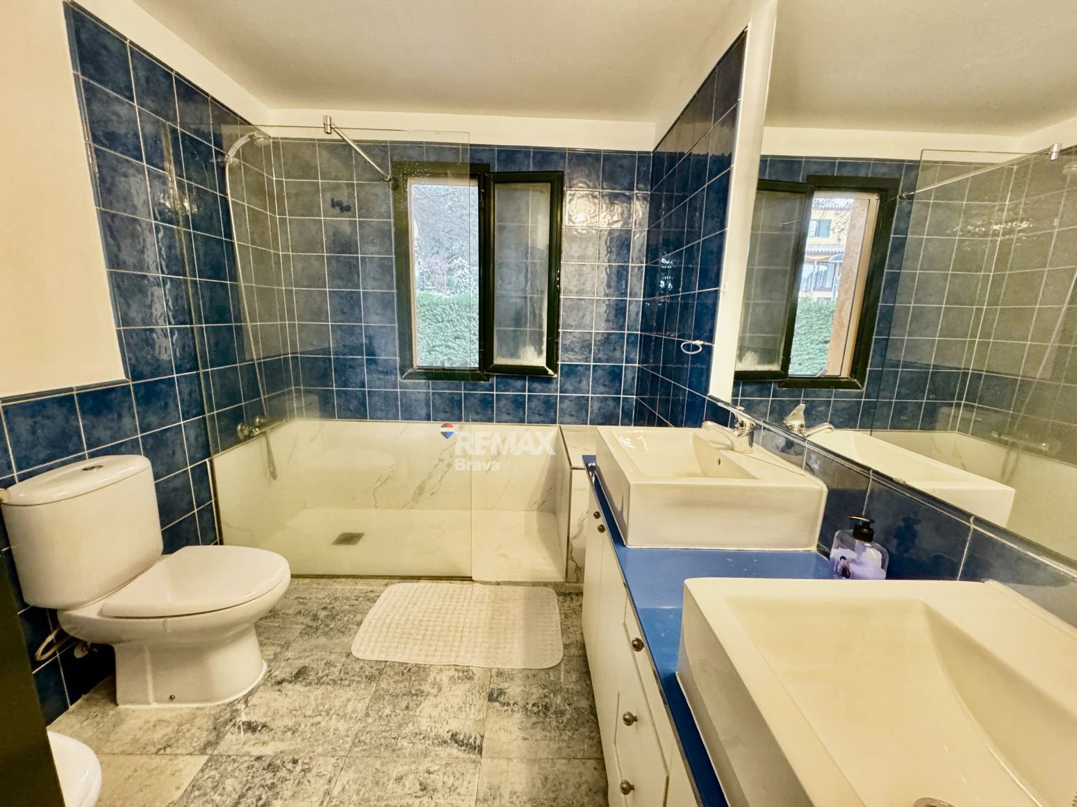 Exclusiva villa con piscina y vistas al golf a 15 minutos de Girona