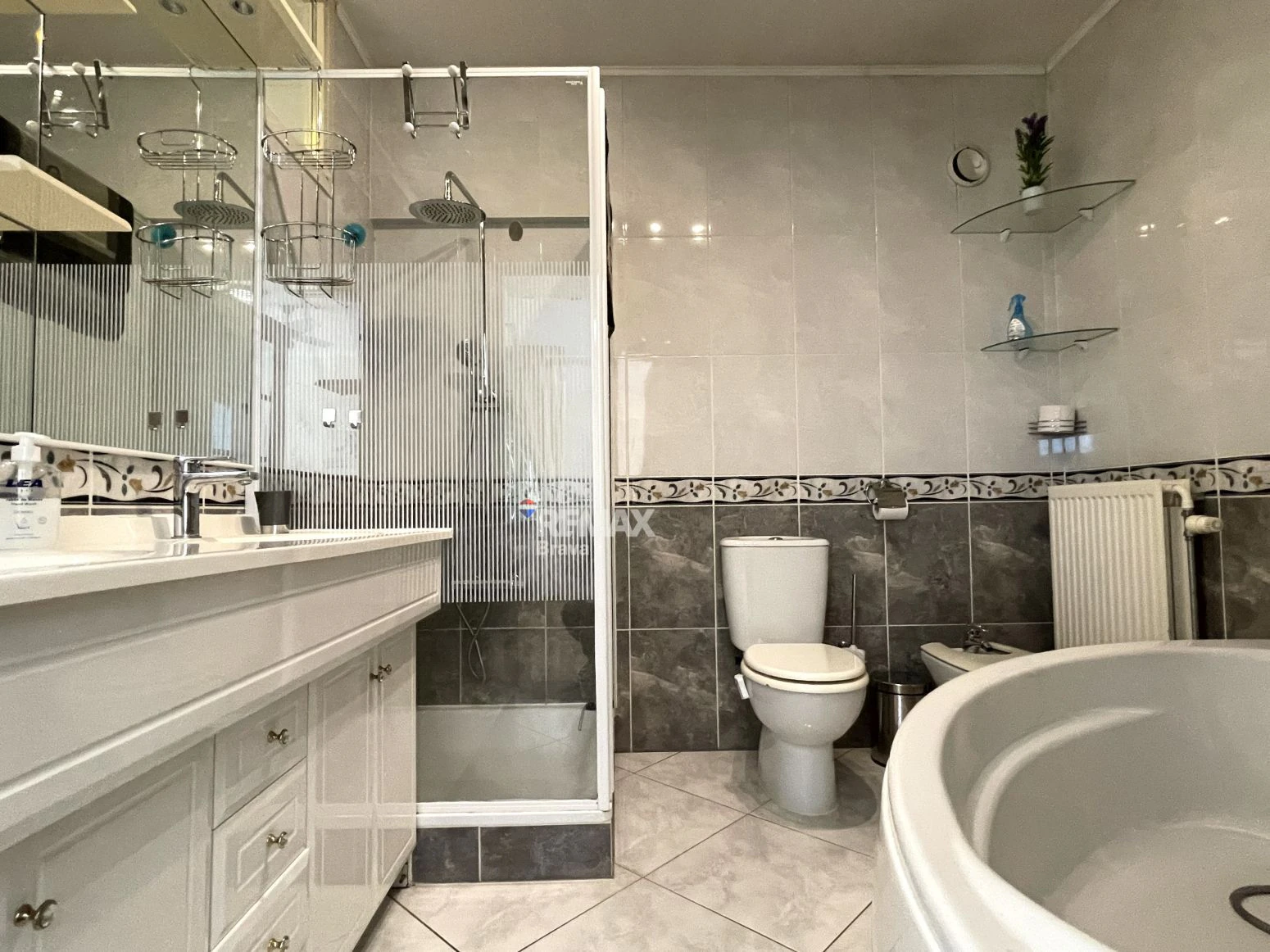 Villa de planta baja con piscina privada y gran rentabilidad en Roses