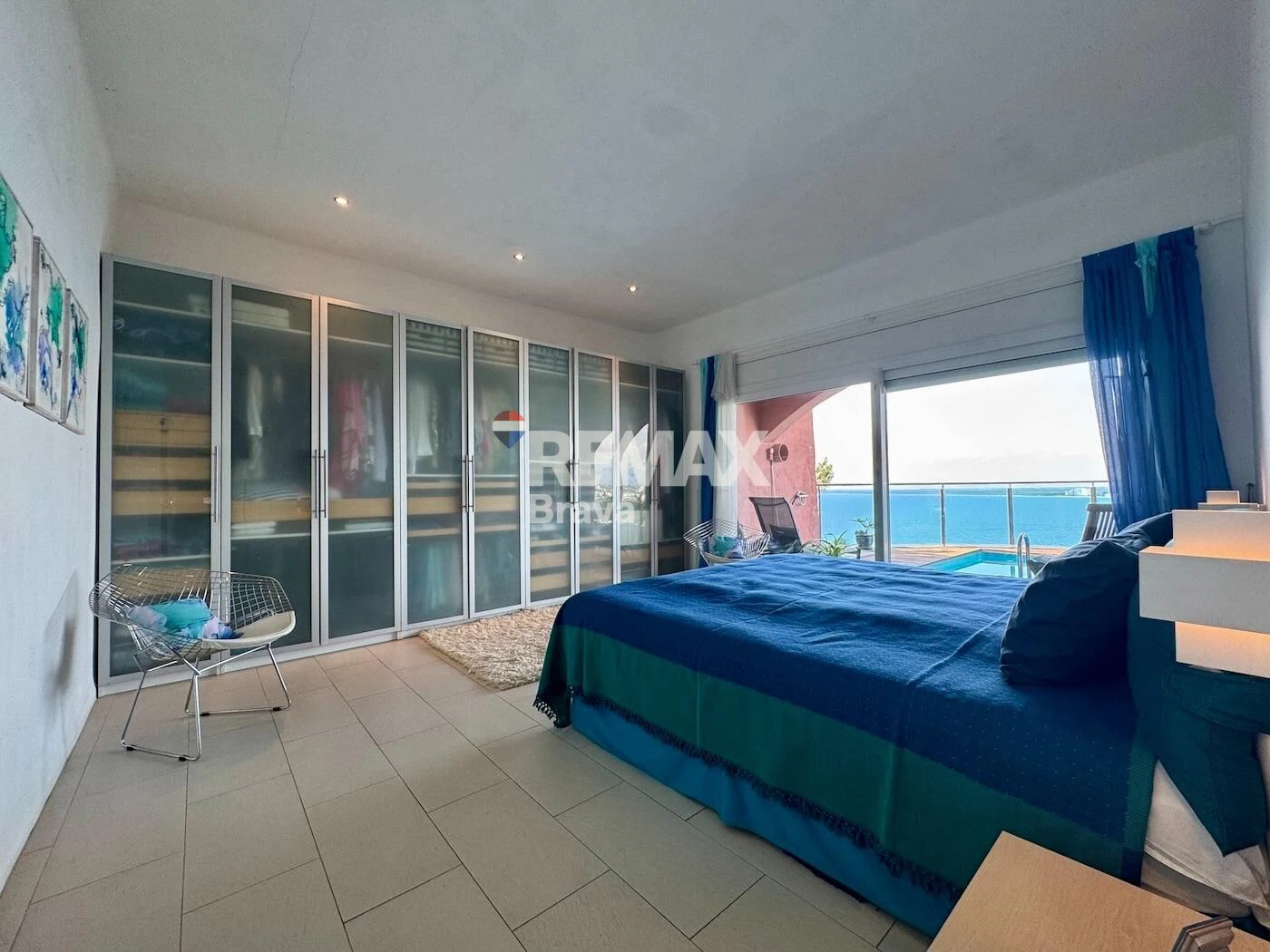 Fantastica villa en Roses con vistas al mar y Castillo de la Trinidad, piscina privada y garaje.