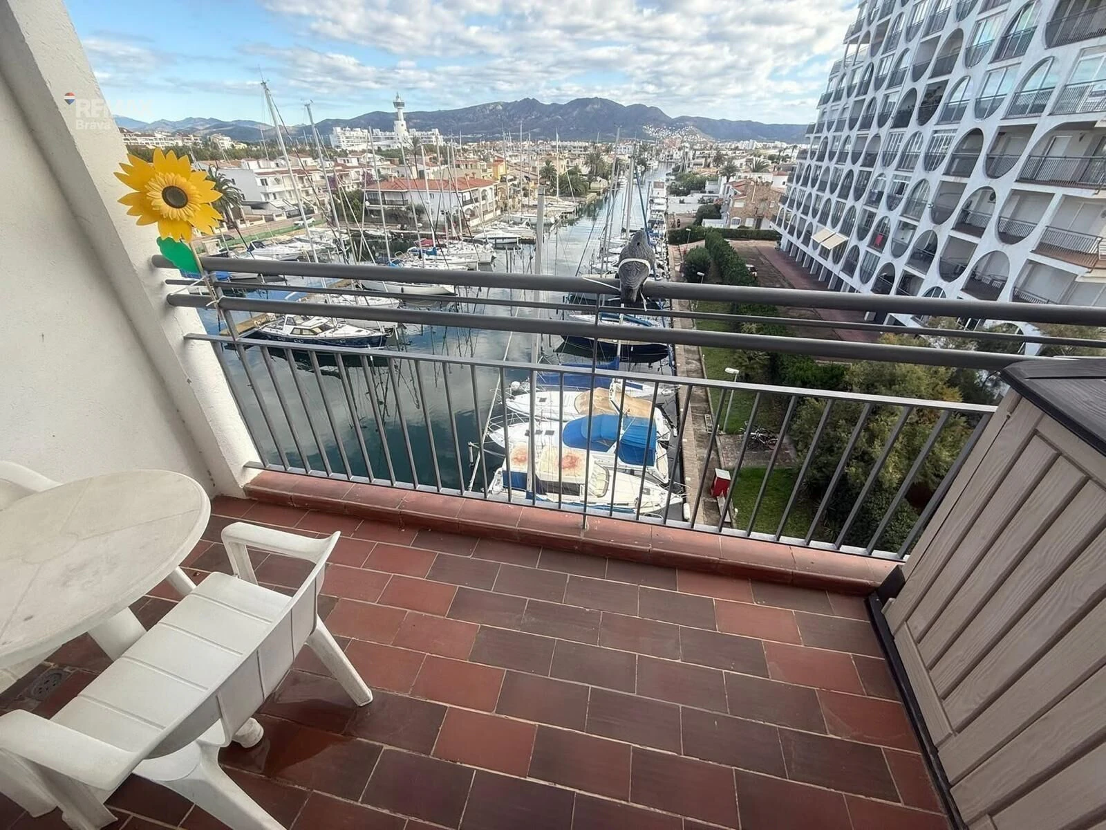 EMPURIABRAVA - Apartamento tipo Dúplex - Primera línea de mar con vistas excepcionales.