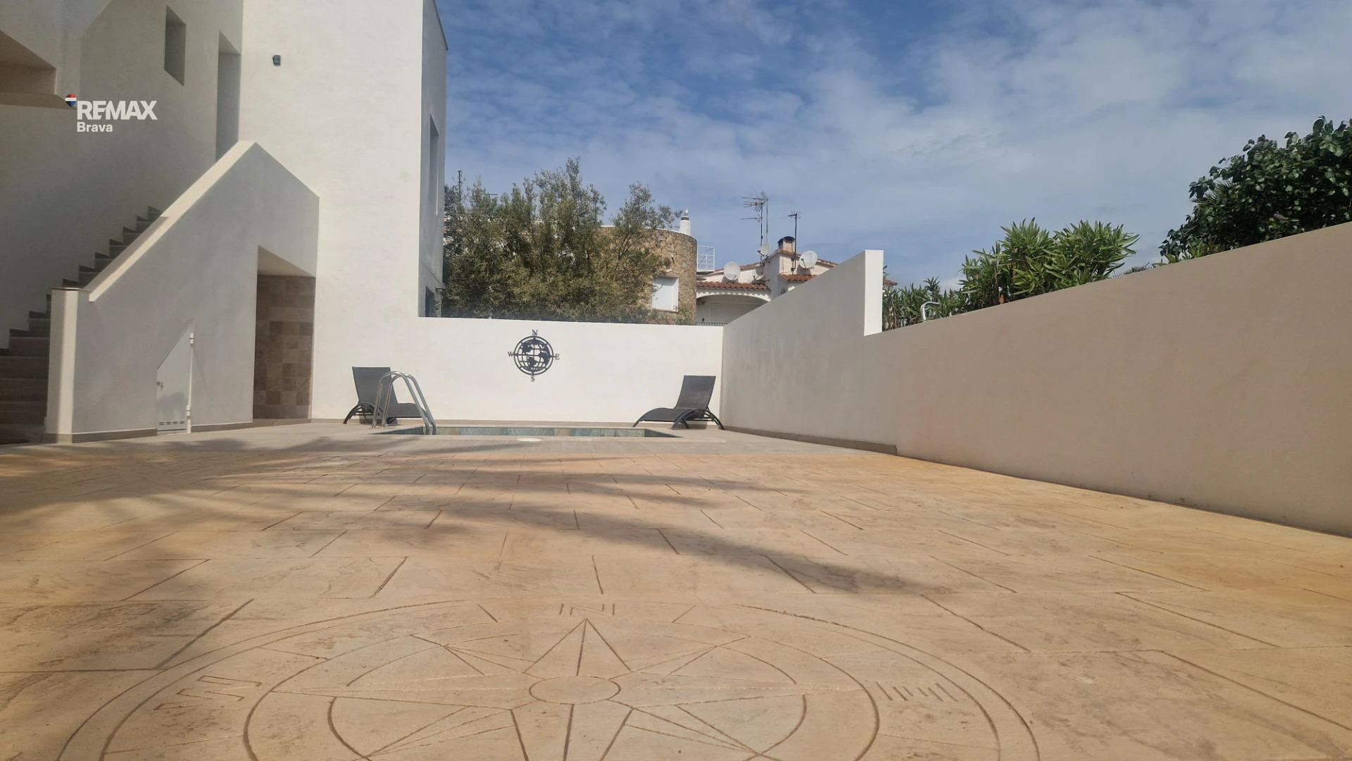 Apartamento con jardín y piscina propios en Empuriabrava