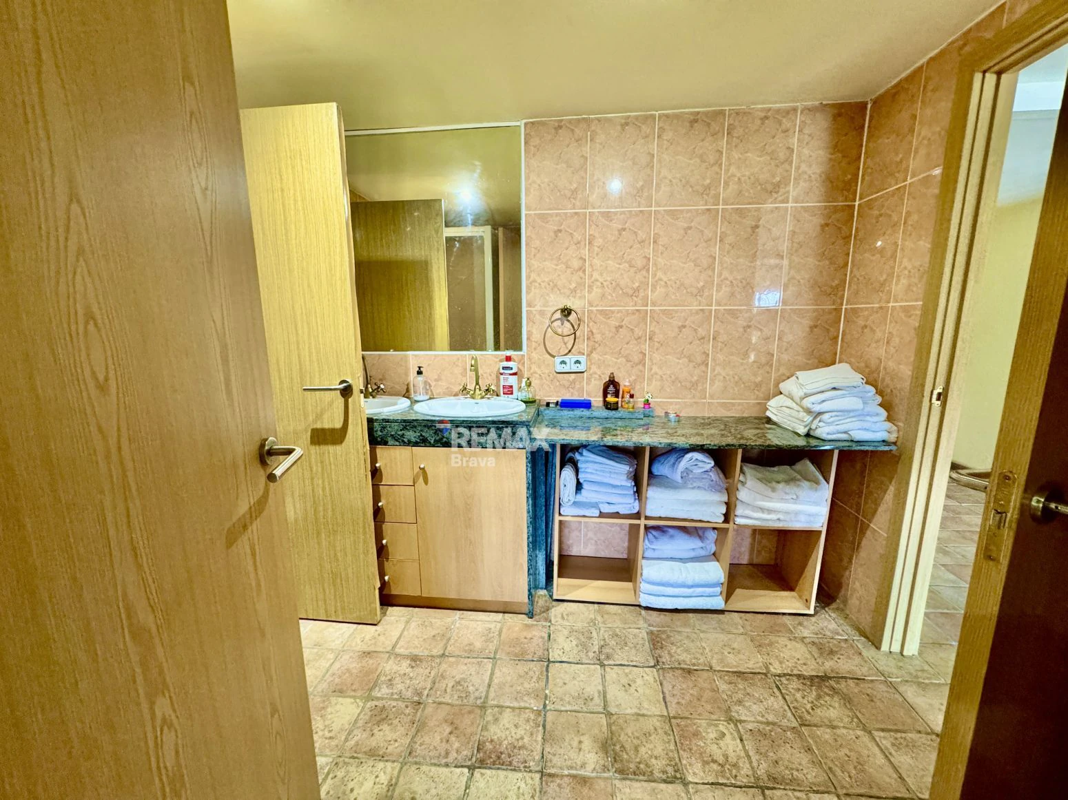 Exclusiva villa con piscina y vistas al golf a 15 minutos de Girona
