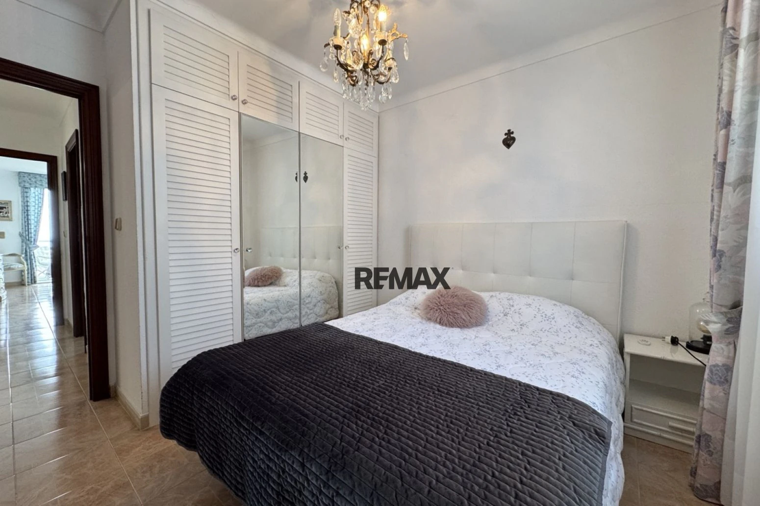 Magnífico apartamento con vistas al Mediterráneo, terraza y parking junto a la playa de Canyelles