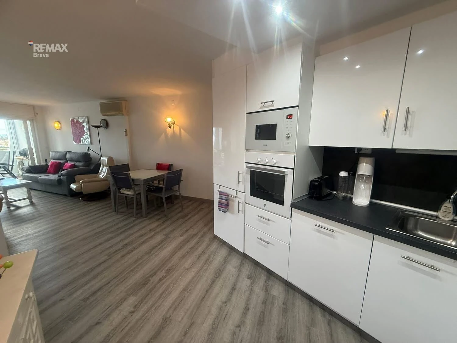 EMPURIABRAVA - Apartamento tipo Dúplex - Primera línea de mar con vistas excepcionales.