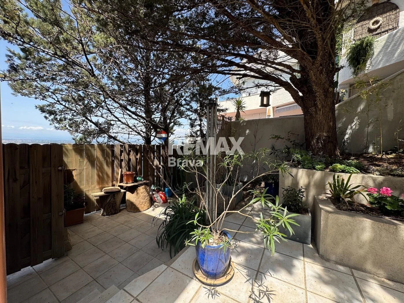 Fantastica villa en Roses con vistas al mar y Castillo de la Trinidad, piscina privada y garaje.