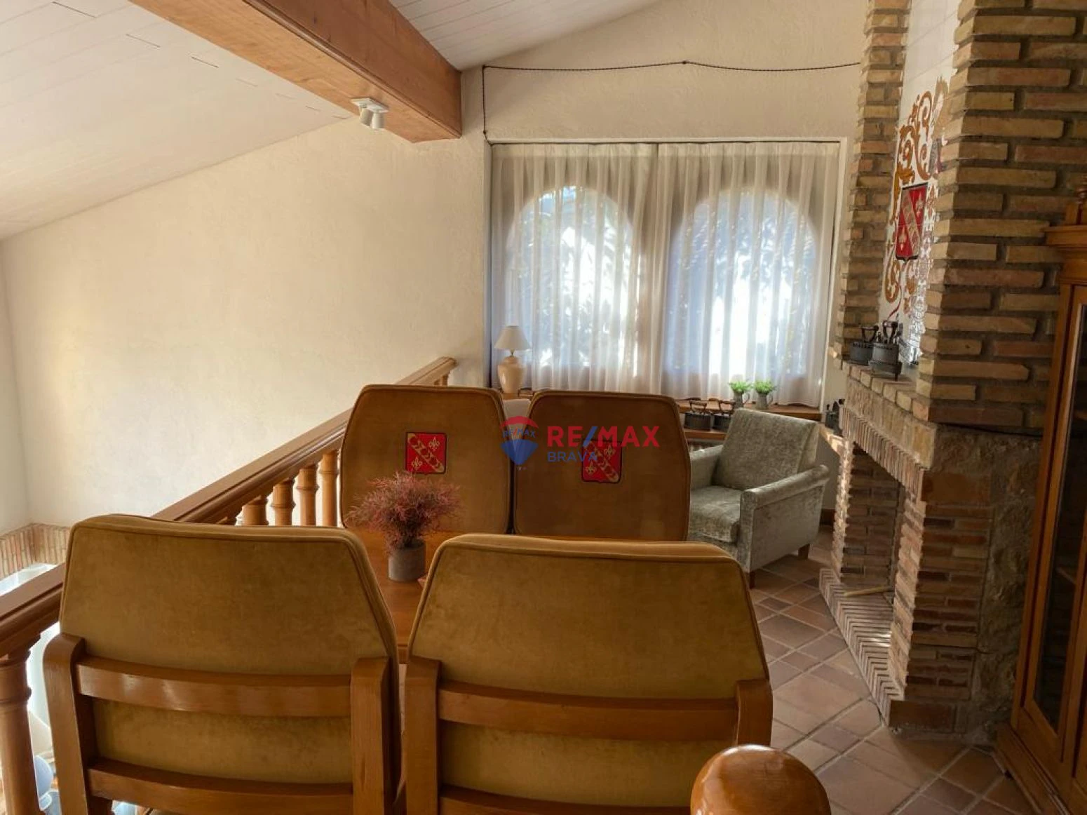 Casa de diseño antiguo en el centro del Pla de l´Estany
