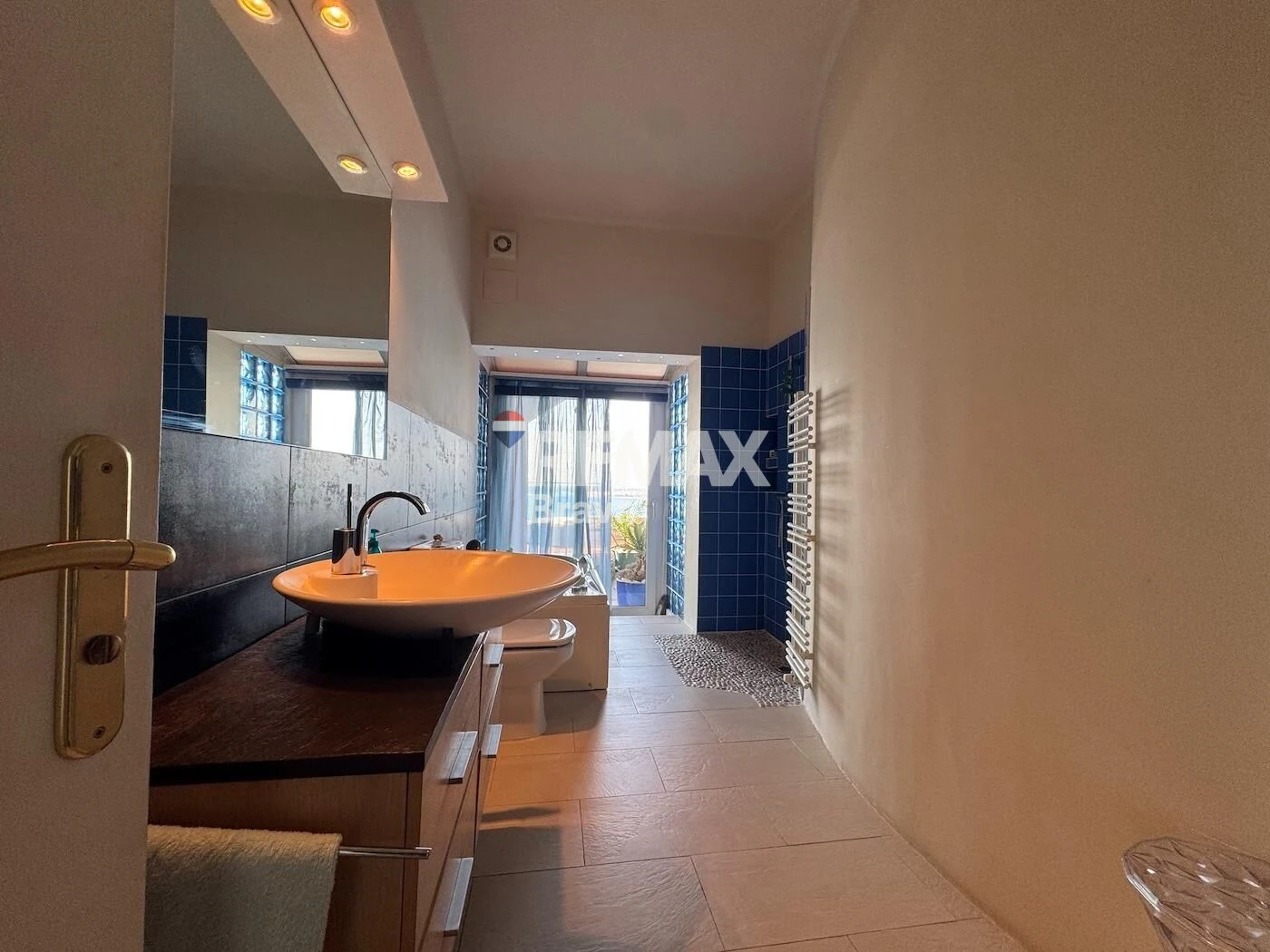 Fantastica villa en Roses con vistas al mar y Castillo de la Trinidad, piscina privada y garaje.