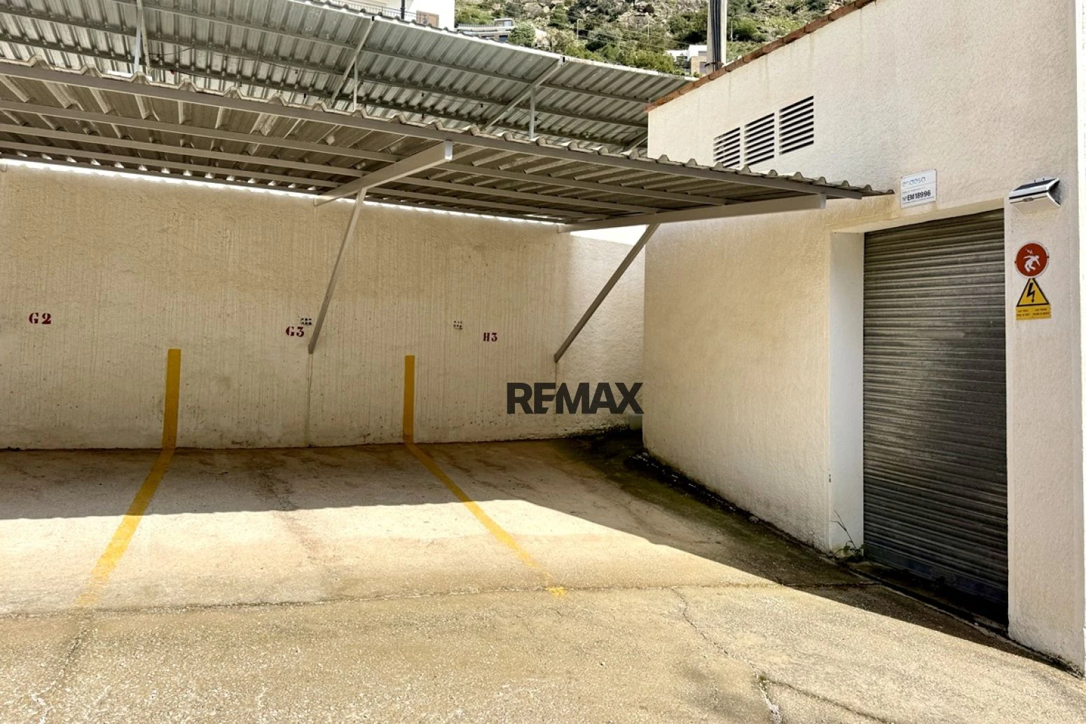 Magnífico apartamento con vistas al Mediterráneo, terraza y parking junto a la playa de Canyelles