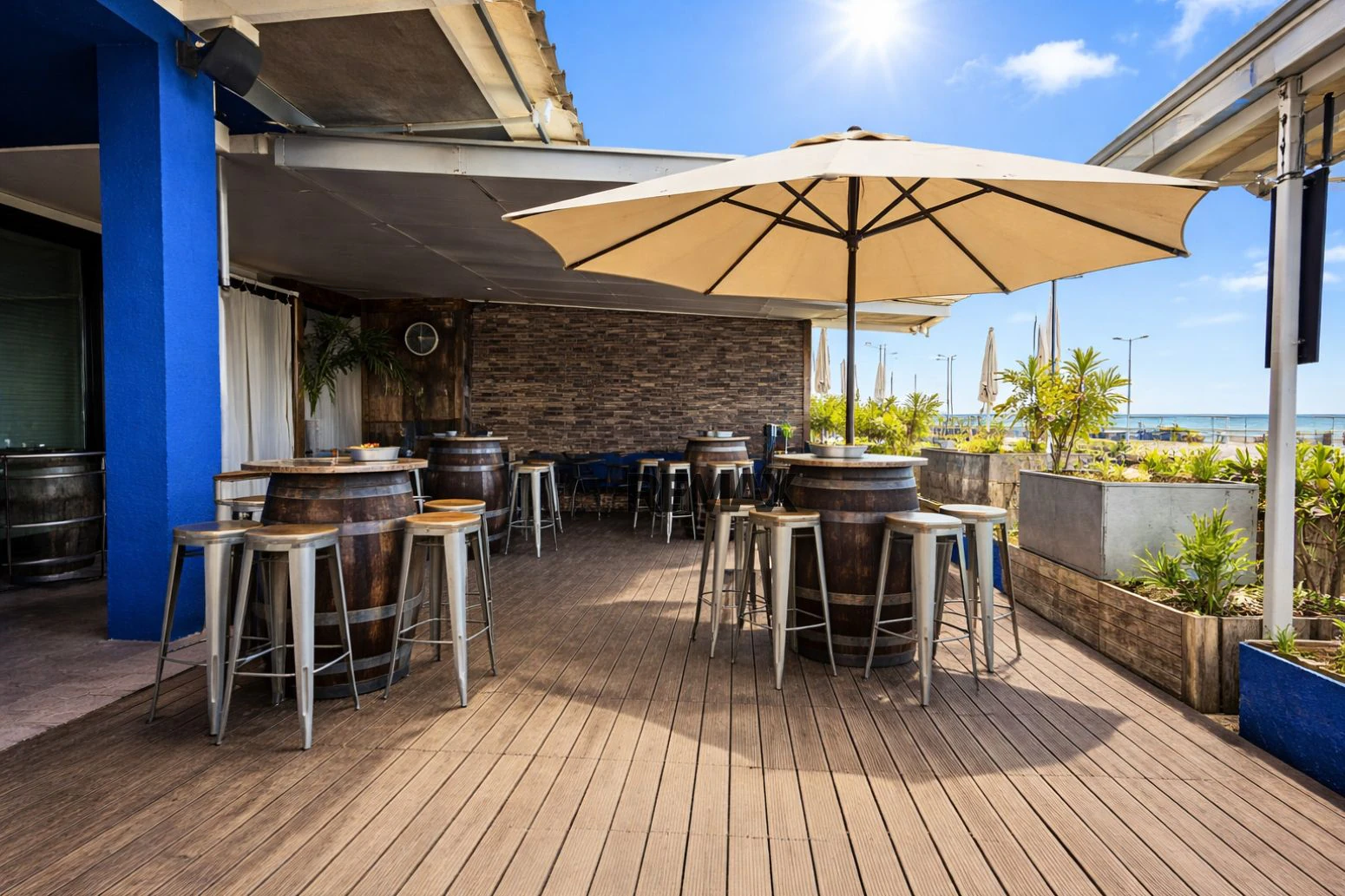 Restaurante Bar en traspaso en Empuriabrava en primera línea del mar
