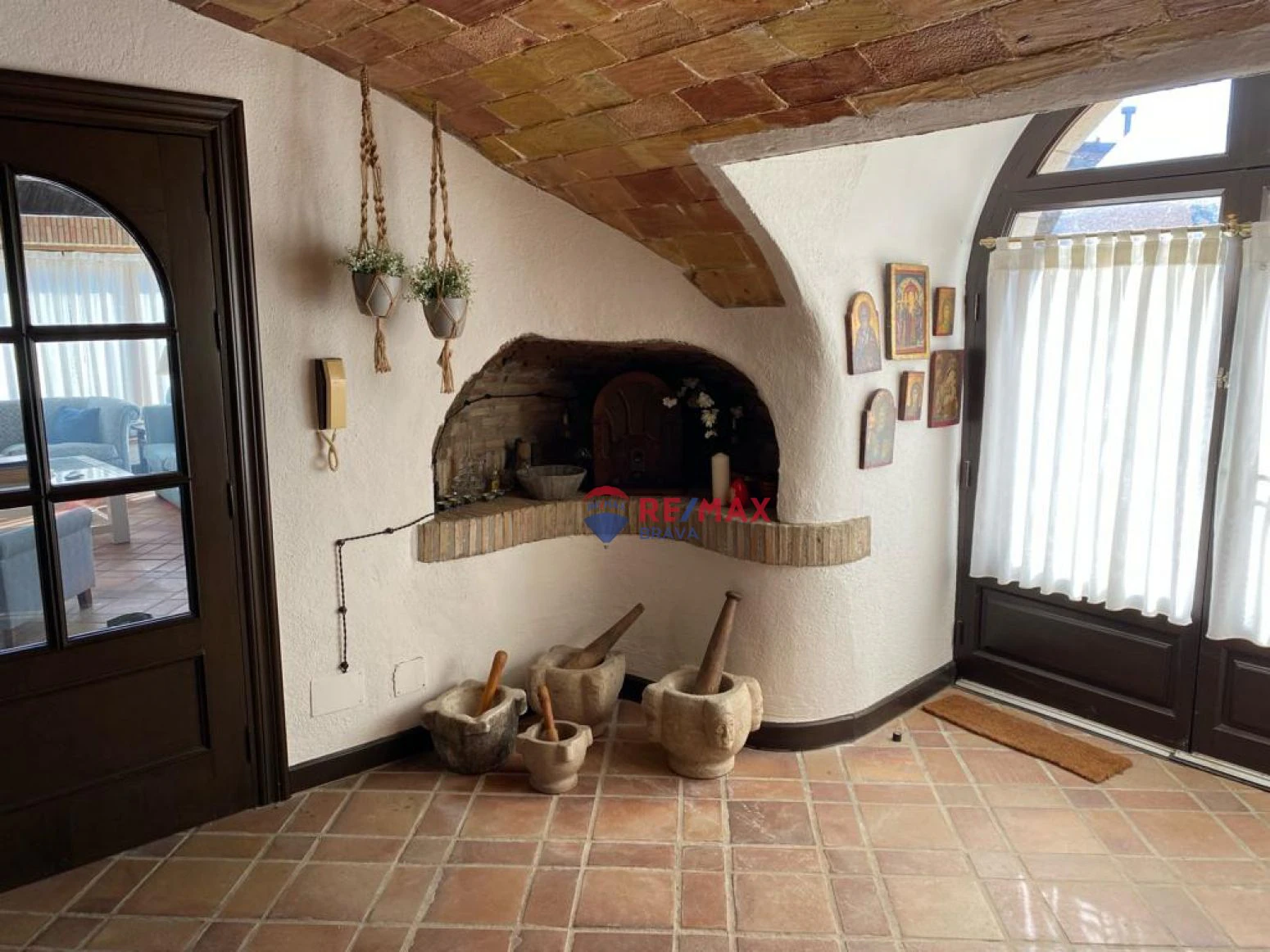 Casa de diseño antiguo en el centro del Pla de l´Estany
