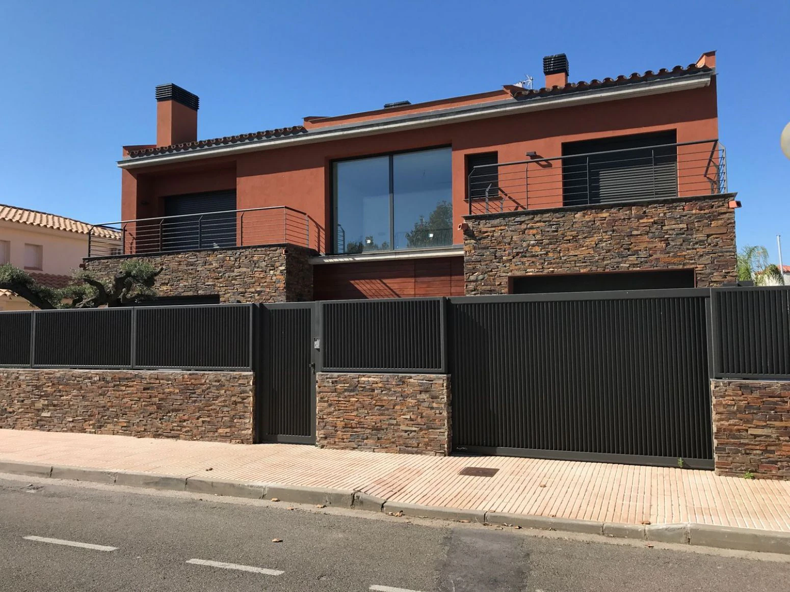 Villa al canal con 20 metros de amarre para catamaran