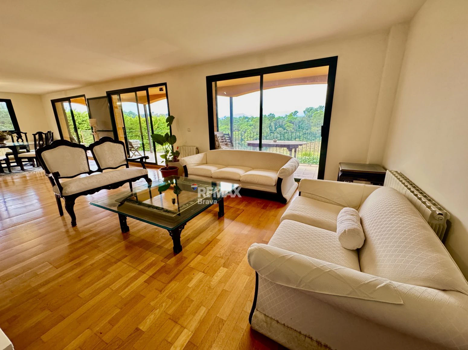 Exclusiva villa con piscina y vistas al golf a 15 minutos de Girona